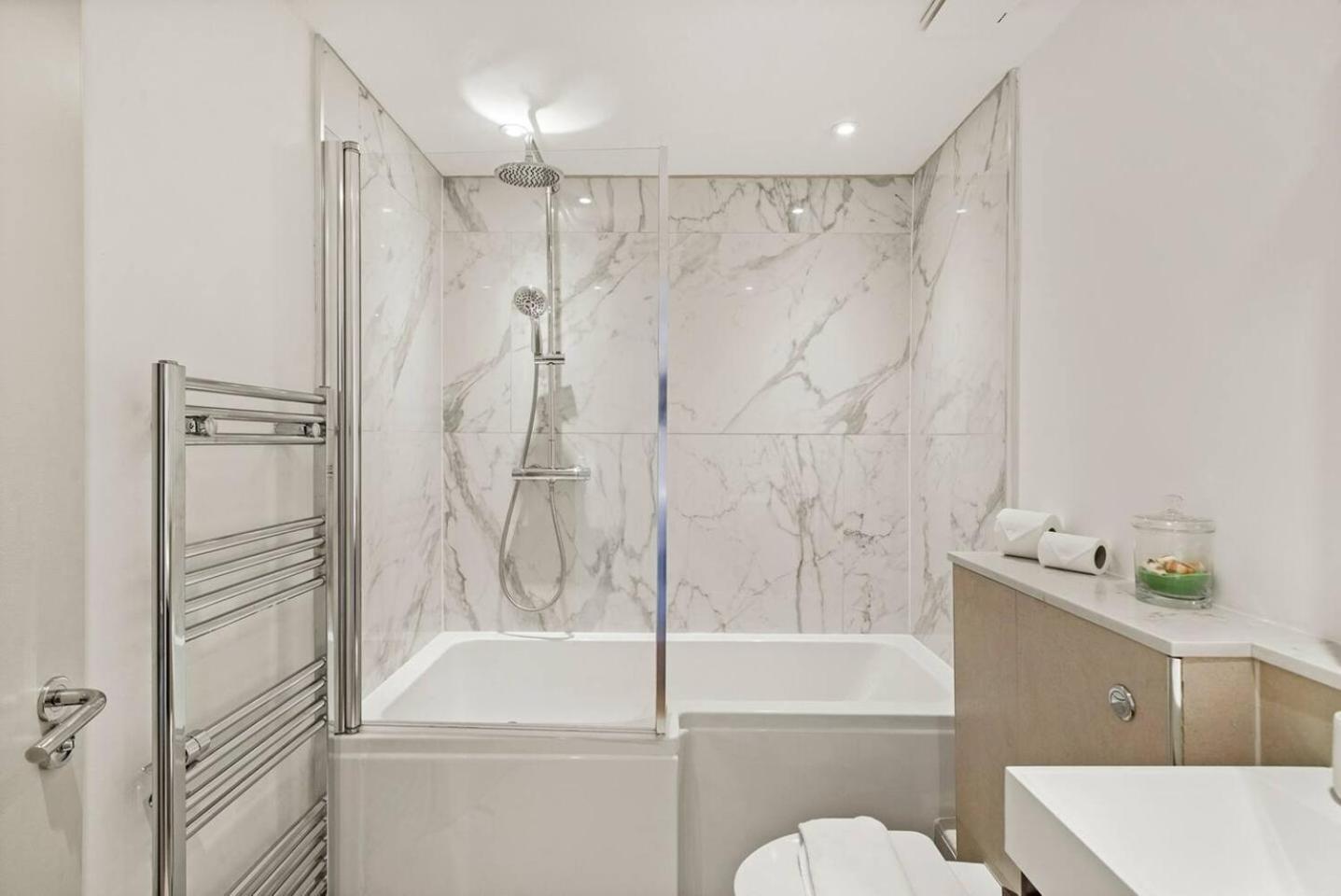 Large 2 Bed With High Rise View Canary Wharf