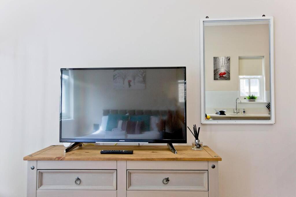 F3 Bright And Cheerful Studio Apartment