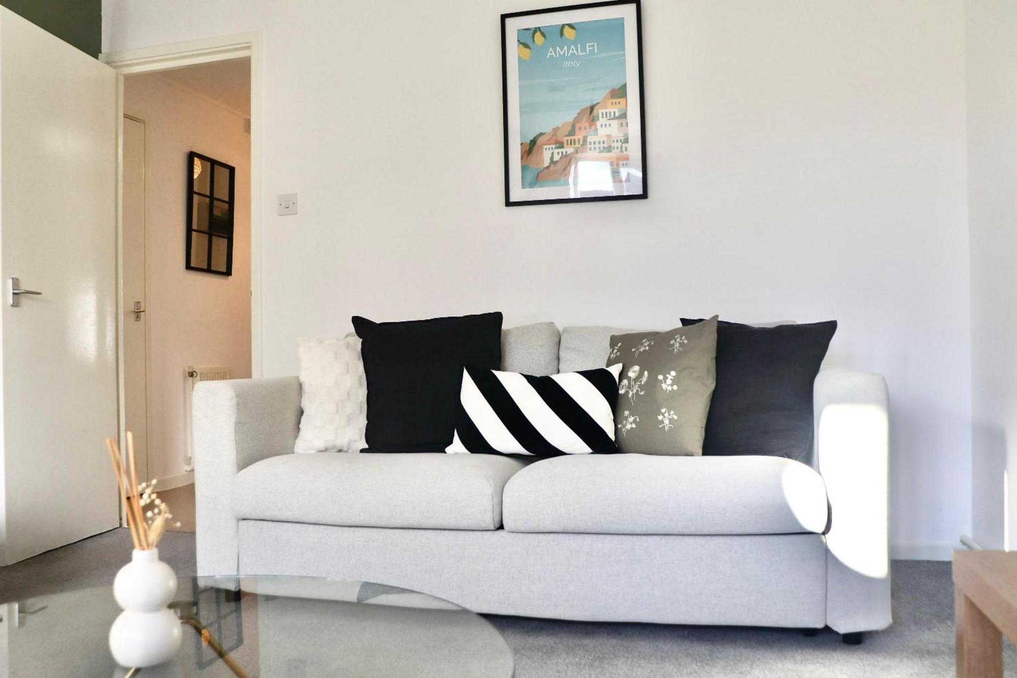 Stunning Apartment, Sleeps 4, London, 1 Bedroom, Zone 1, Kennington - Open For Business Stays, Long And Families Relocating * London