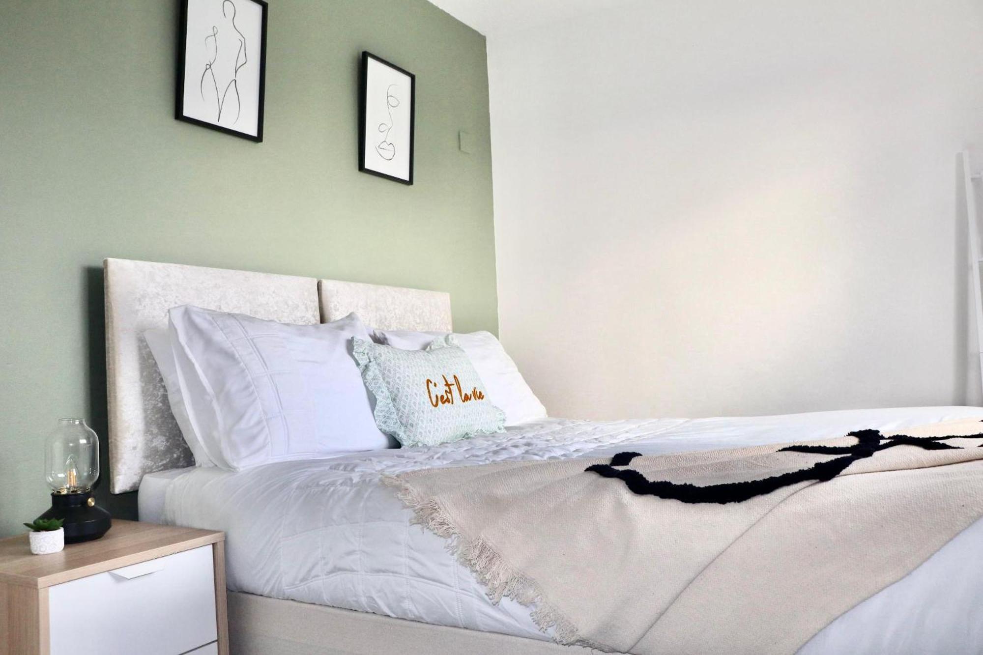 Stunning Apartment, Sleeps 4, London, 1 Bedroom, Zone 1, Kennington - Open For Business Stays, Long And Families Relocating London