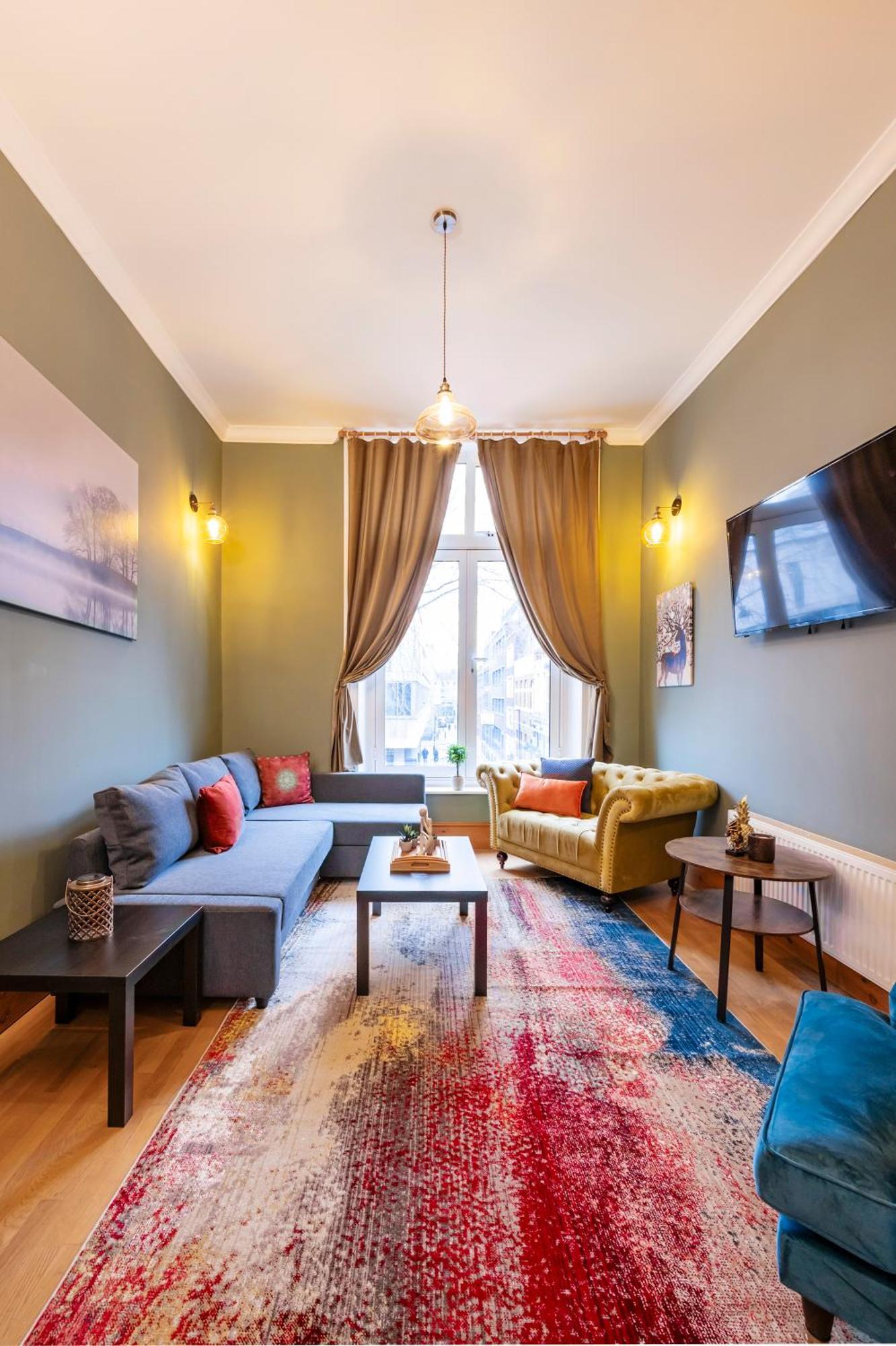 2 Bedroom In Center Of *