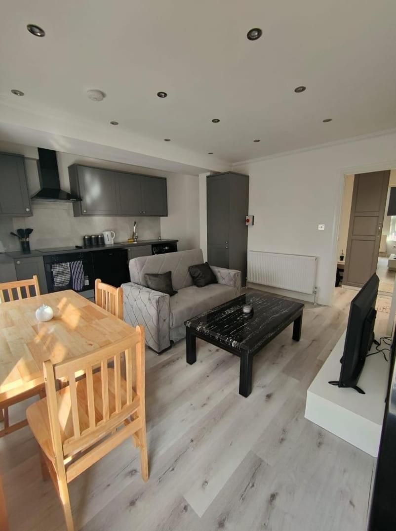 Flat 5 Crawford Apartment