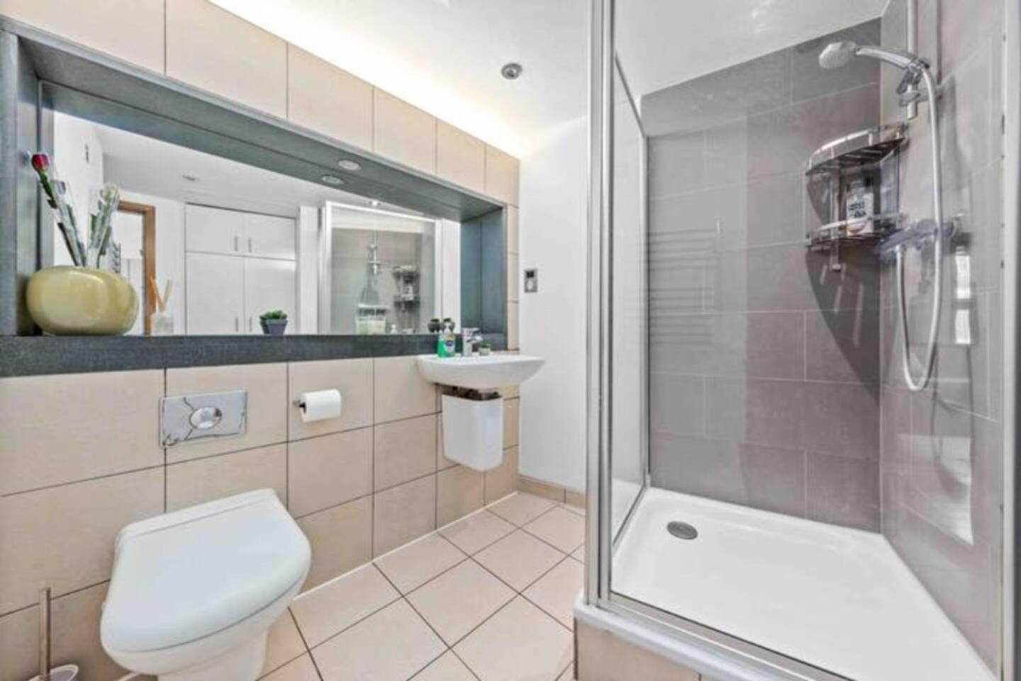 Sleep 4 In St Piccadilly Hy10 * London