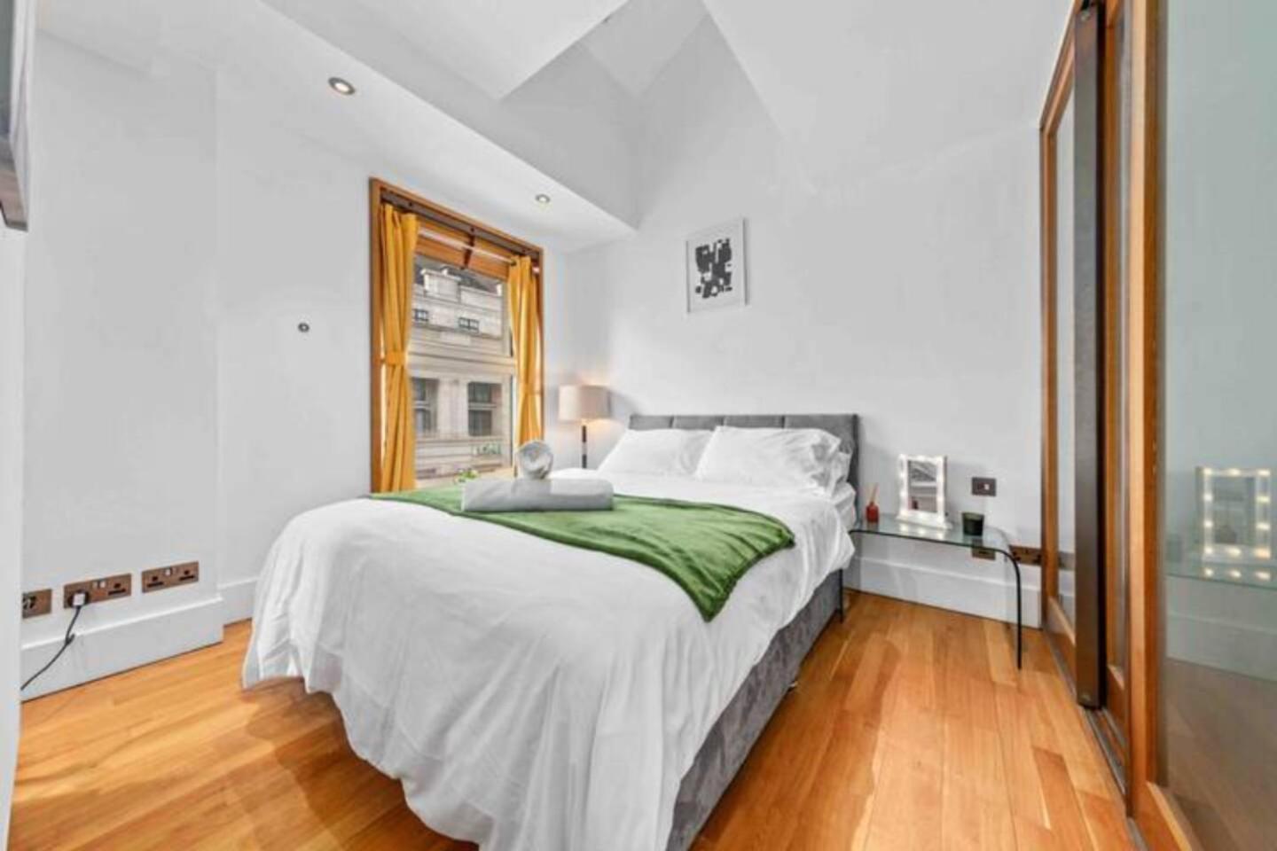Sleep 4 In St Piccadilly Hy10 London