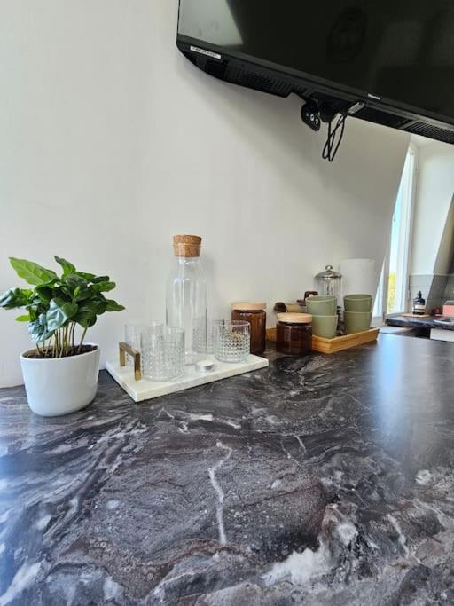 Cosy And Quiet One Bedroom Thames Flat Lägenhet *