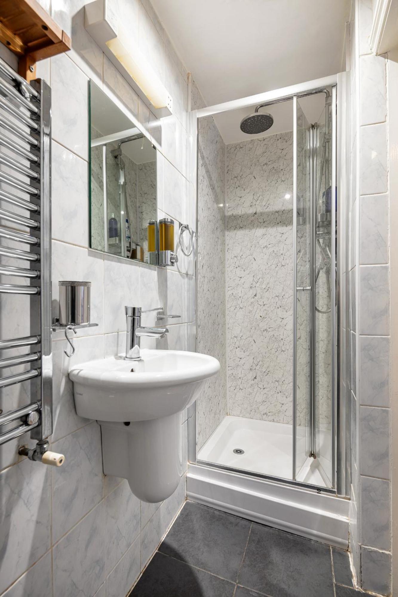 Gorgeous One Bed Aircon In The Heart Of Appartement Londen