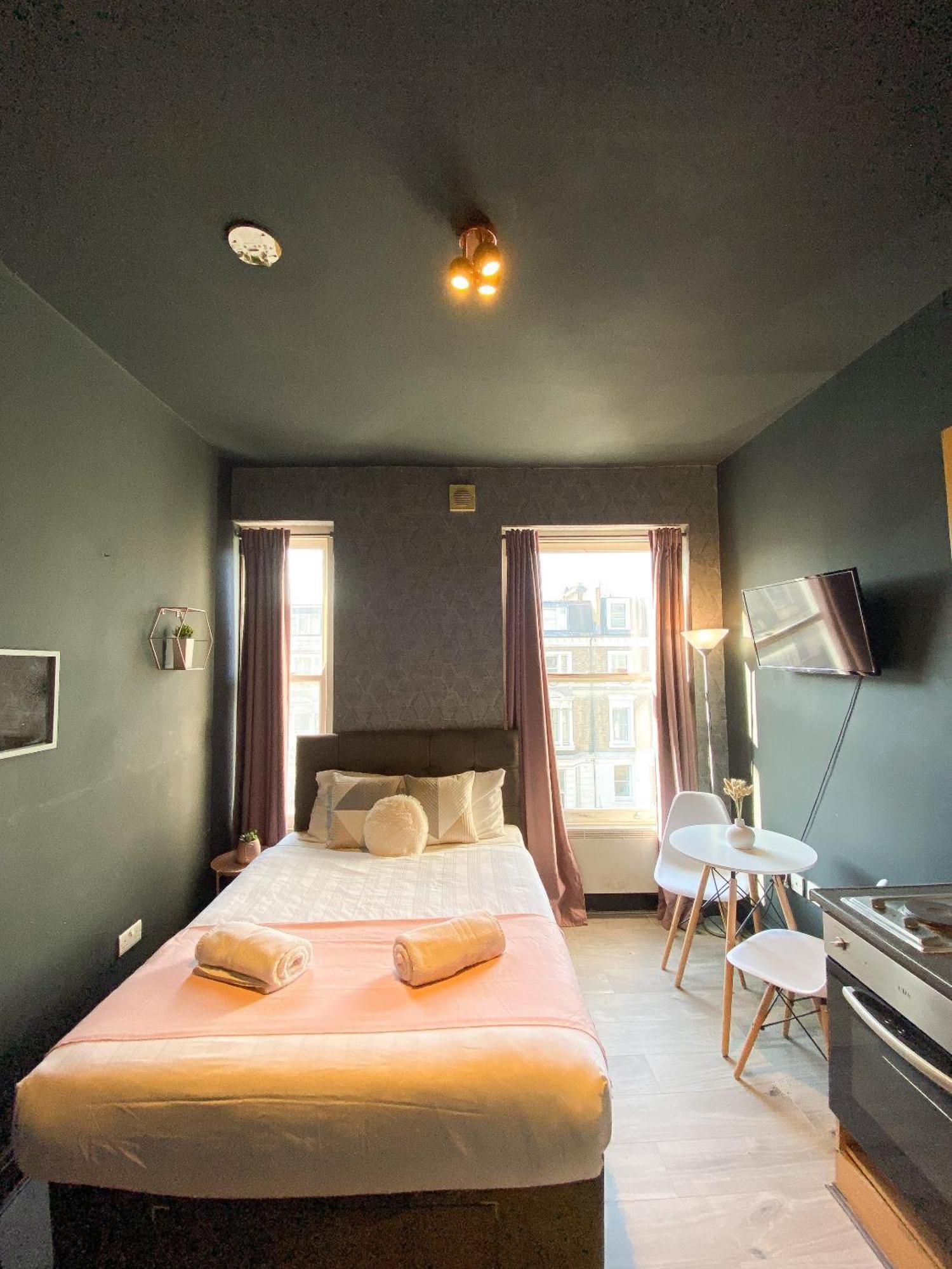 Apartment Holland Road London