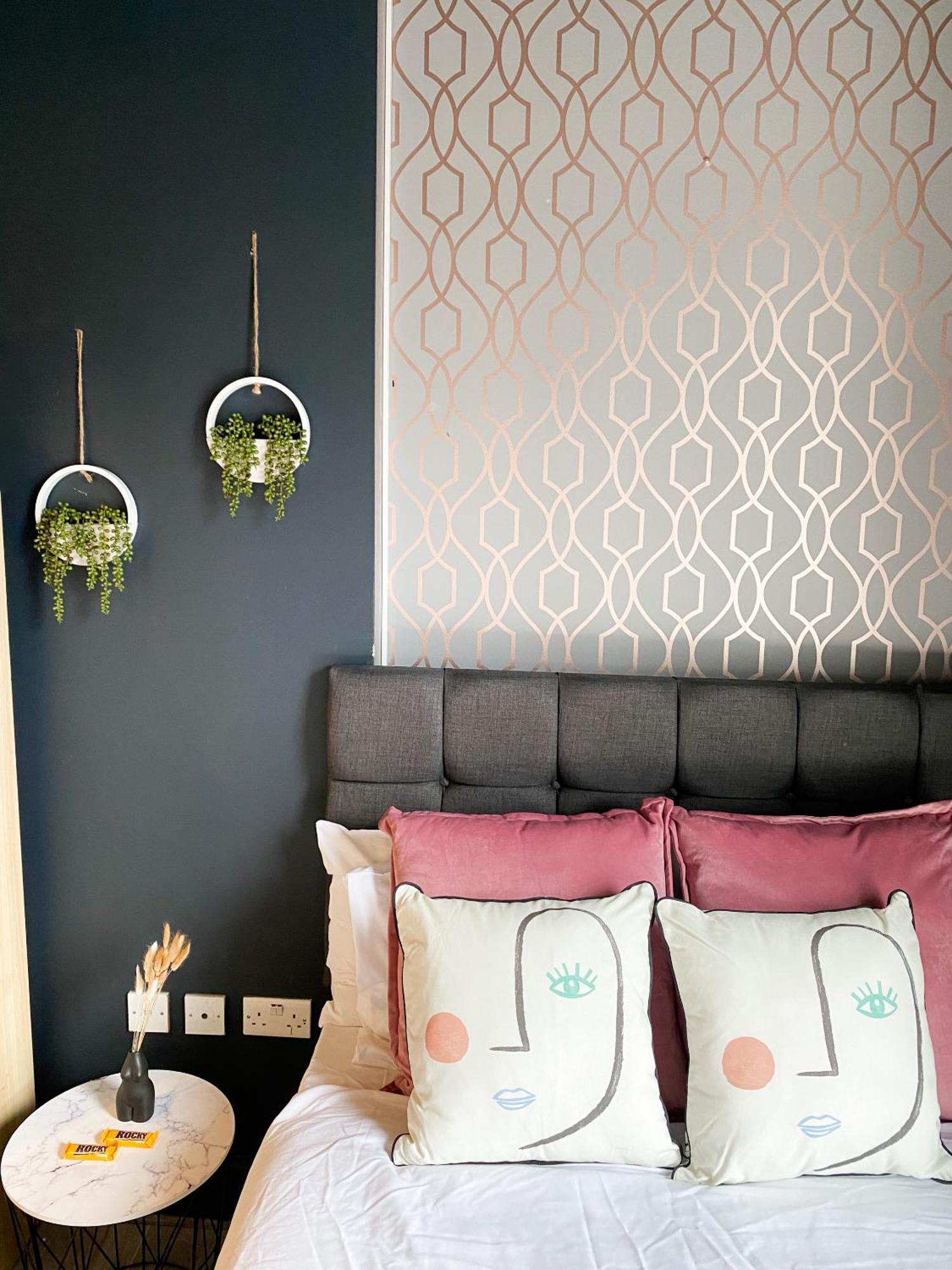 Holland Road Apartment