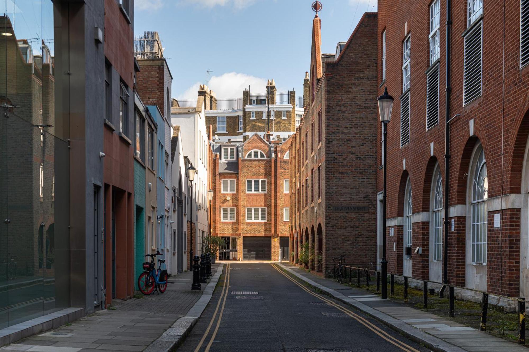 Apartment New 3bed With Air Con In Chelsea *