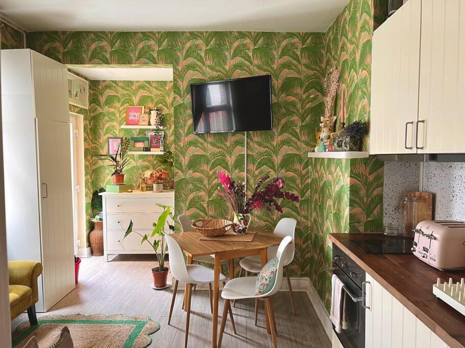 Lägenhet With Cosy Garden In London