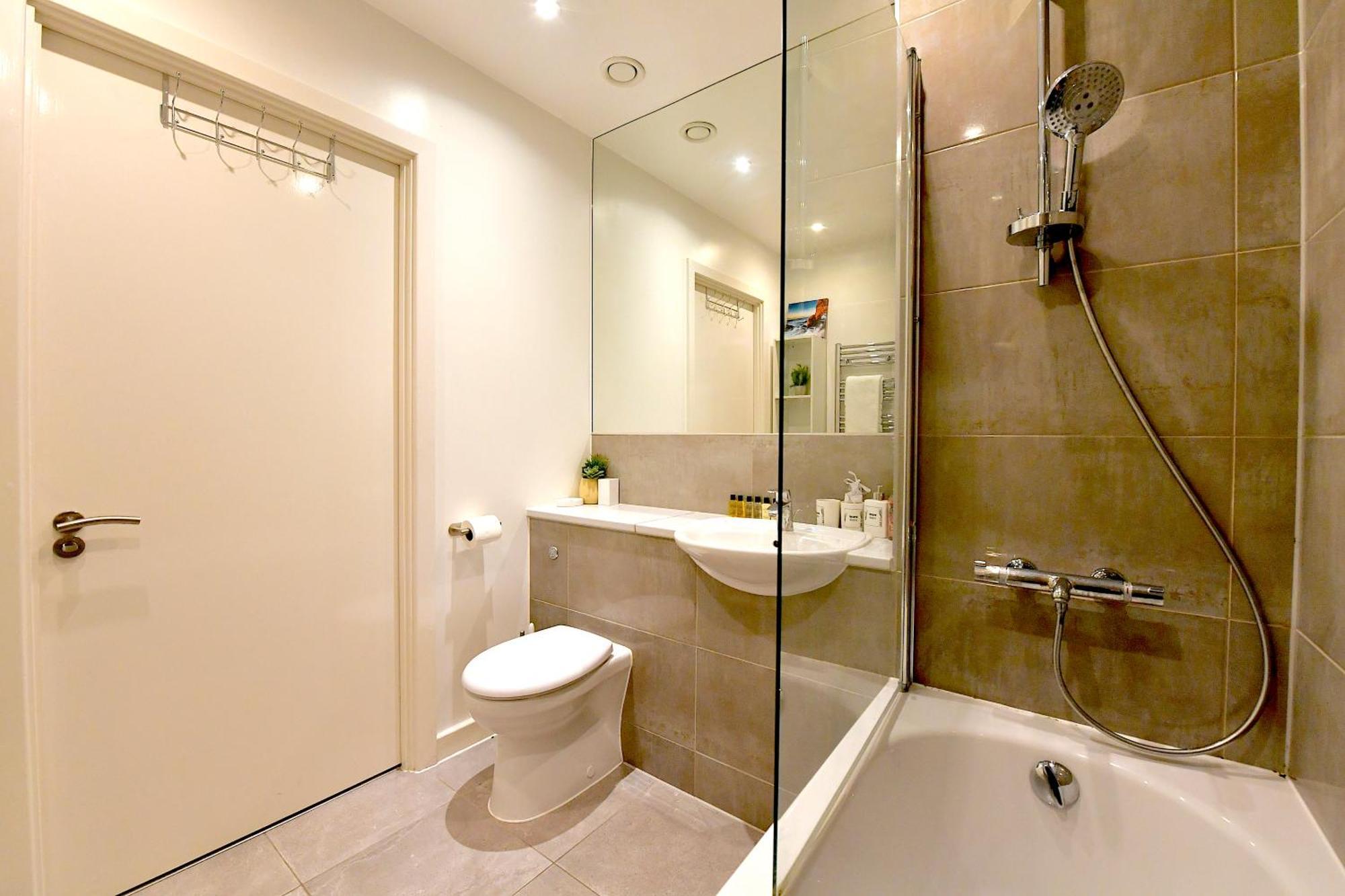 Bright Amelia - 2 Bed 1 Bath With Wifi And Netflix In The Heart Of Apartment London