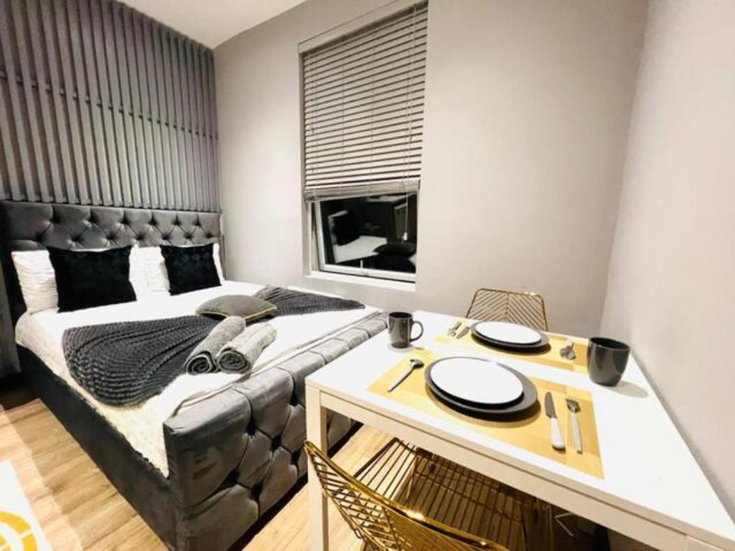 Next To Emirates Stadium Holloway * Londra