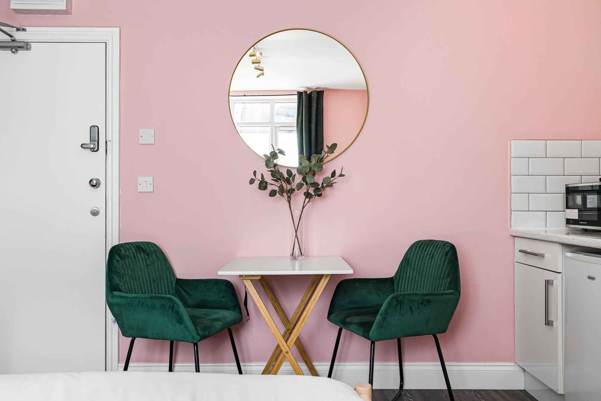 Euston Apartment *