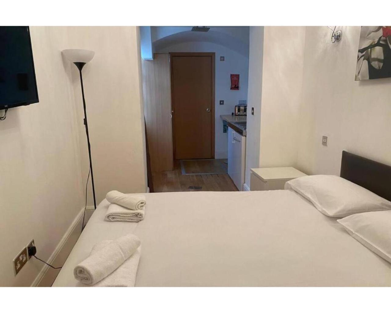 80 Inverness Terrace London