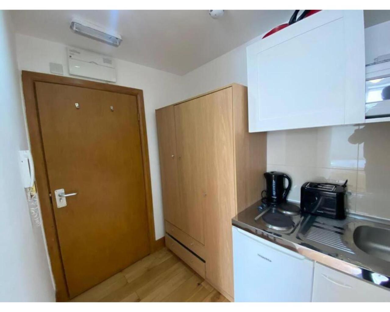 Apartment 80 Inverness Terrace London