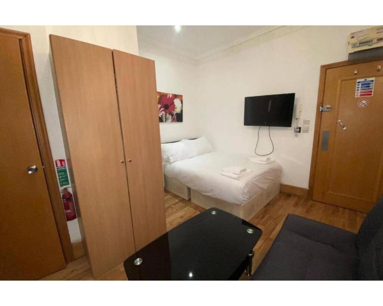 Apartment 80 Inverness Terrace *