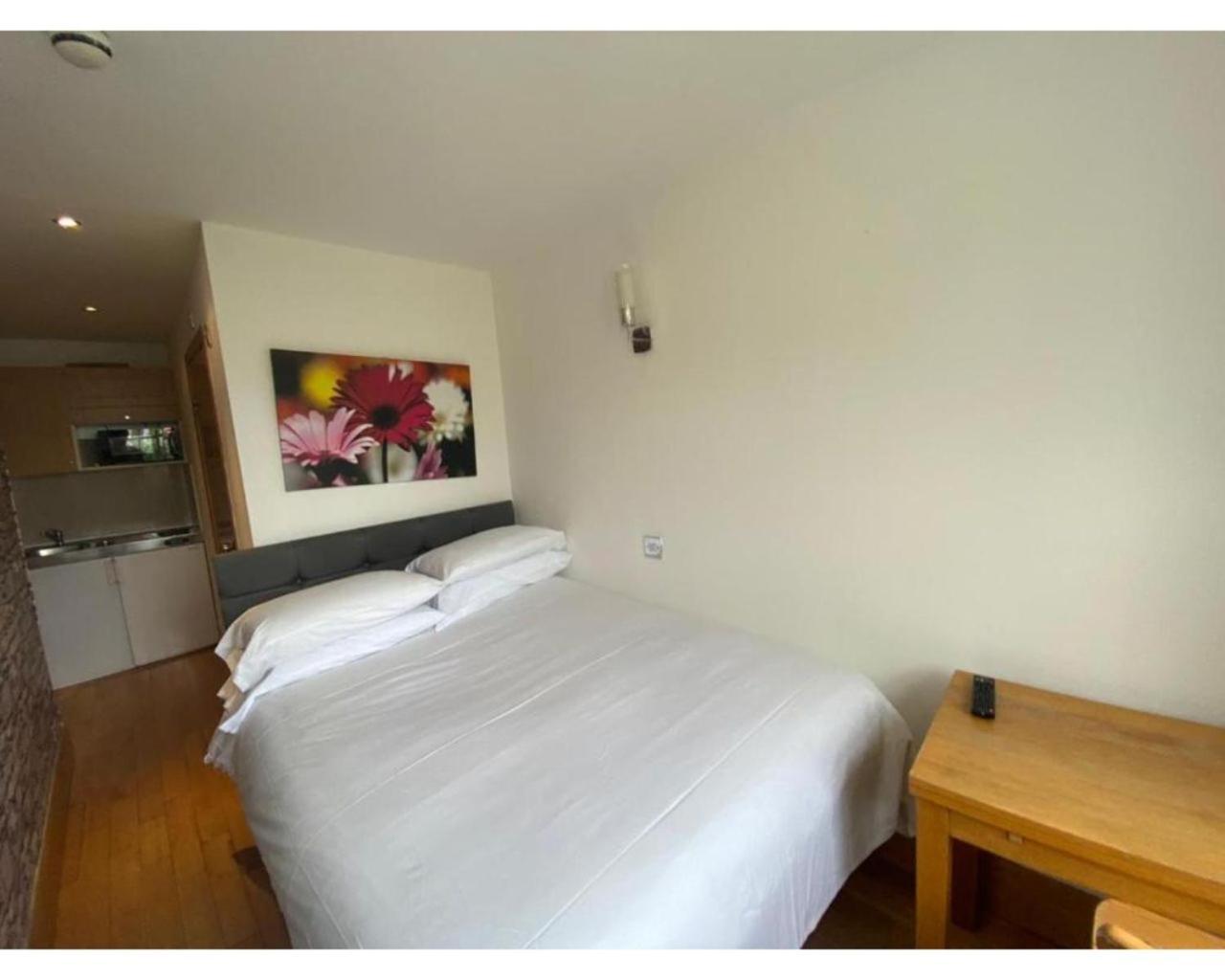 Apartment 80 Inverness Terrace London