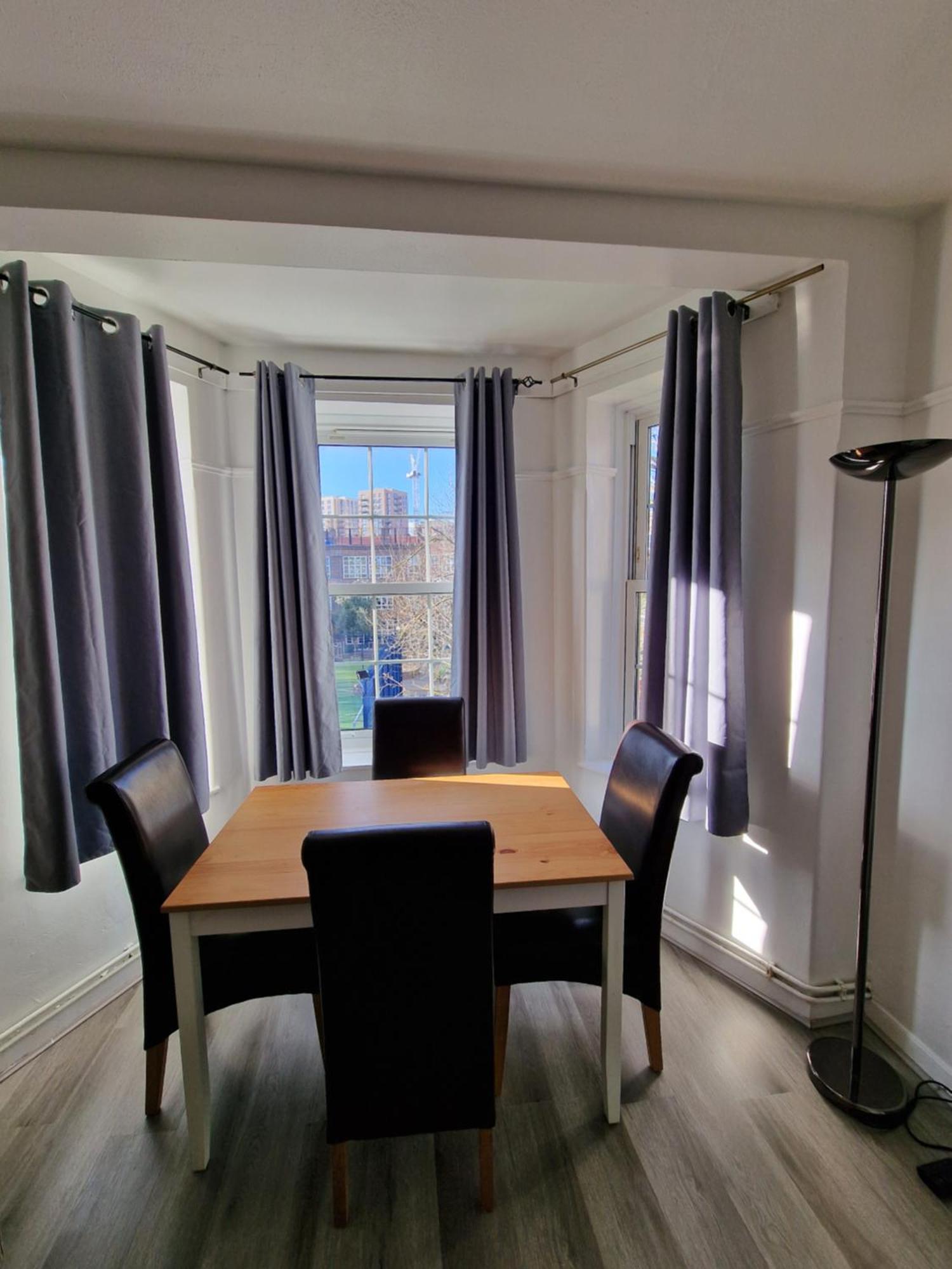 Comfortable 2 Bedrooms Flat In Oval * Londen
