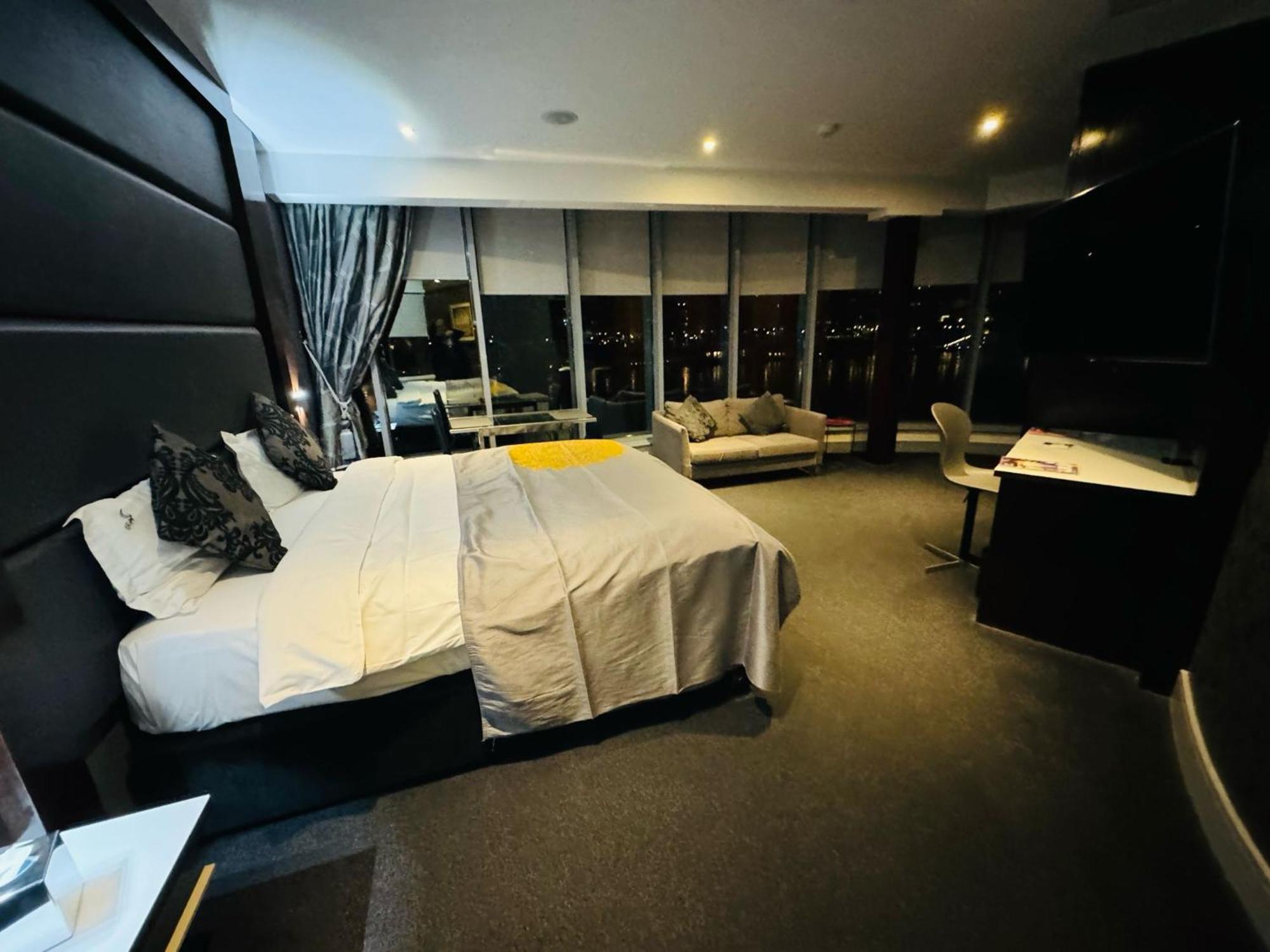 Rafayel & Hotel 5*