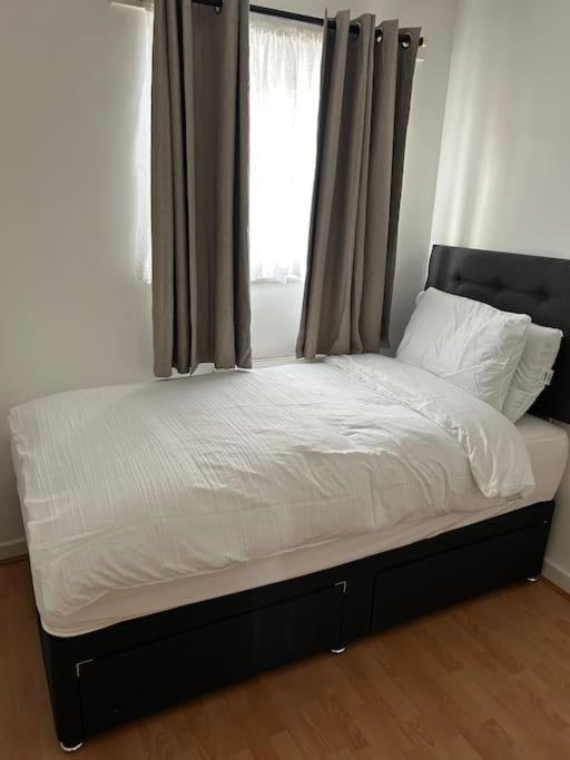 A Luxurious 3 Bed-terrance House Holiday home London