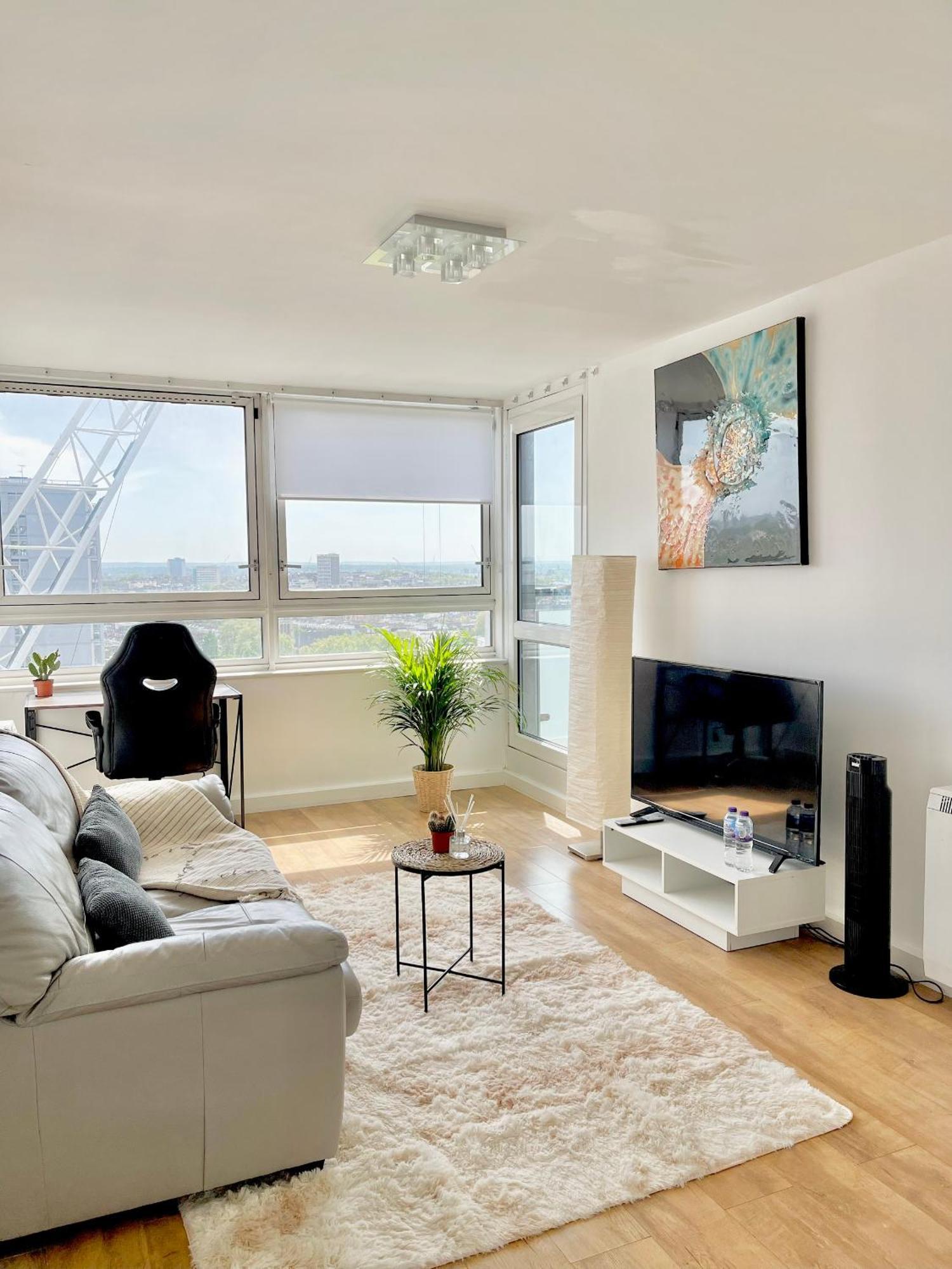 Apartment West Central Flat In With Patio *