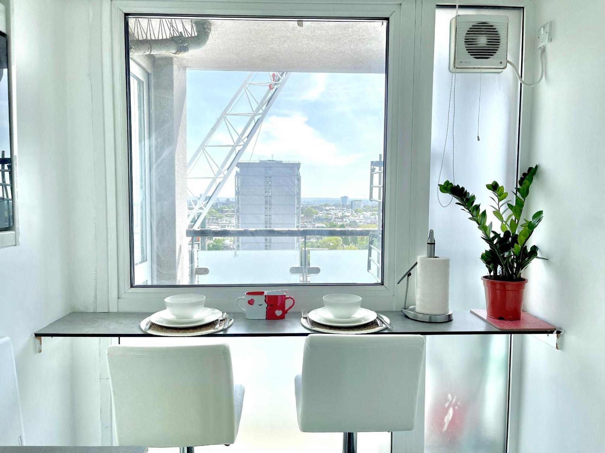 Apartment West Central Flat In With Patio *