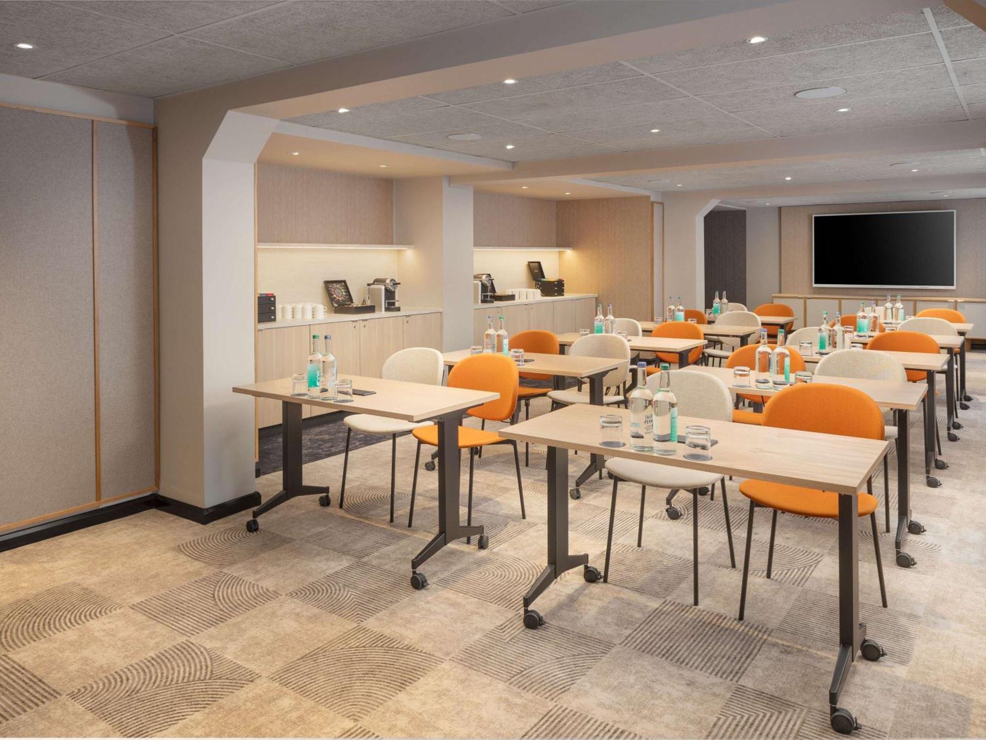 Ibis Earls Court Hotel 3*
