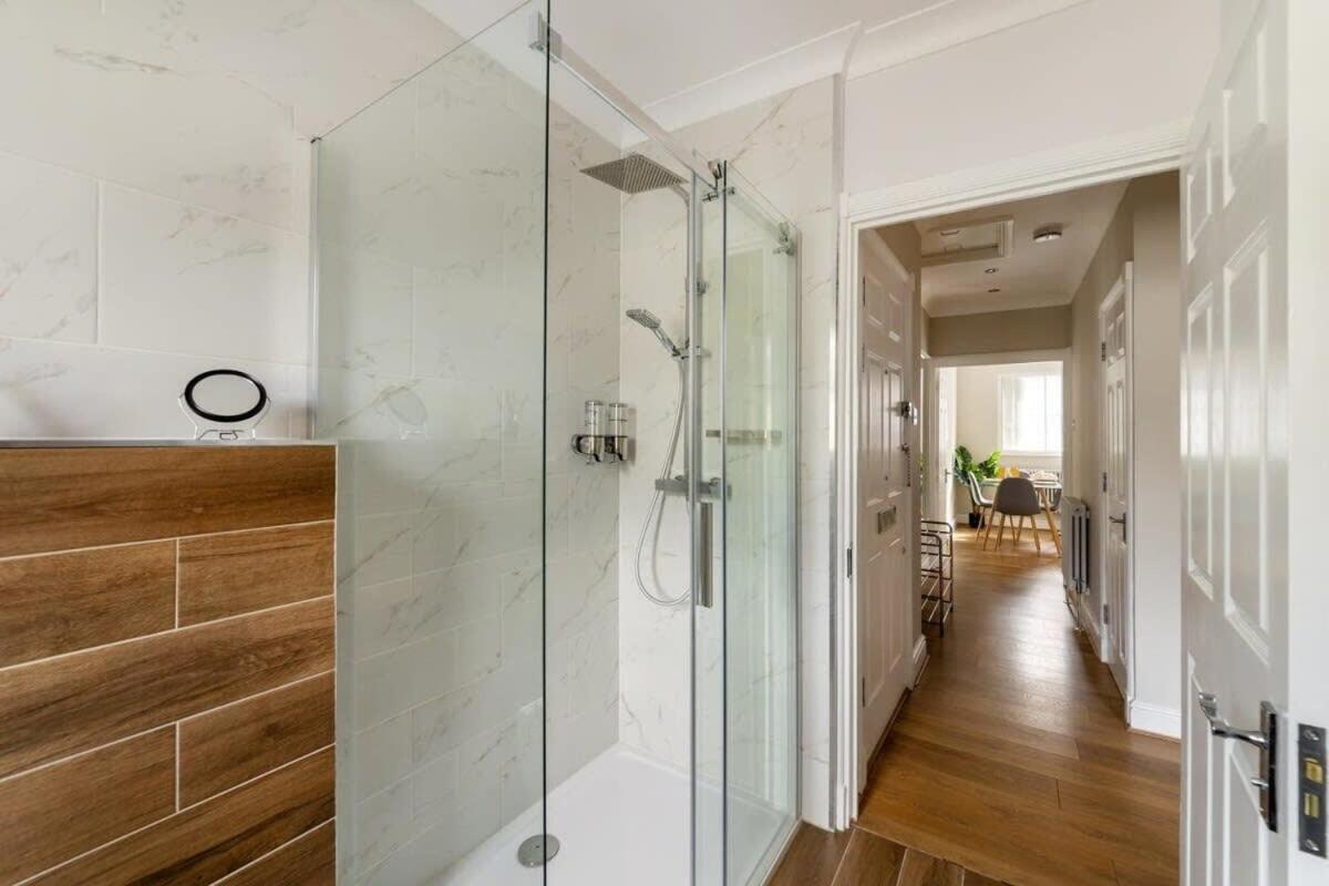 Modern And Bright 1 Bed Apartment, Tower Bridge Londra