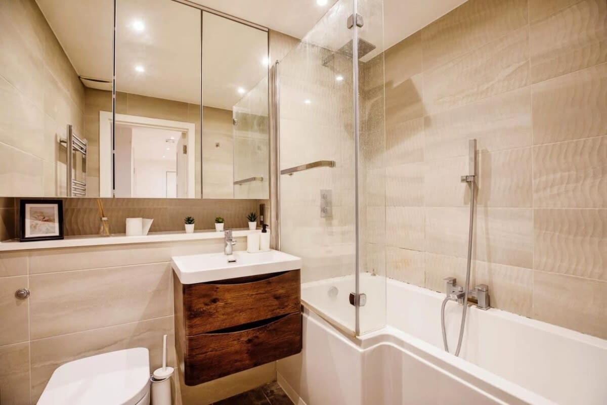 Modern 2br Flat Style And Comfort Combined Lejlighed London