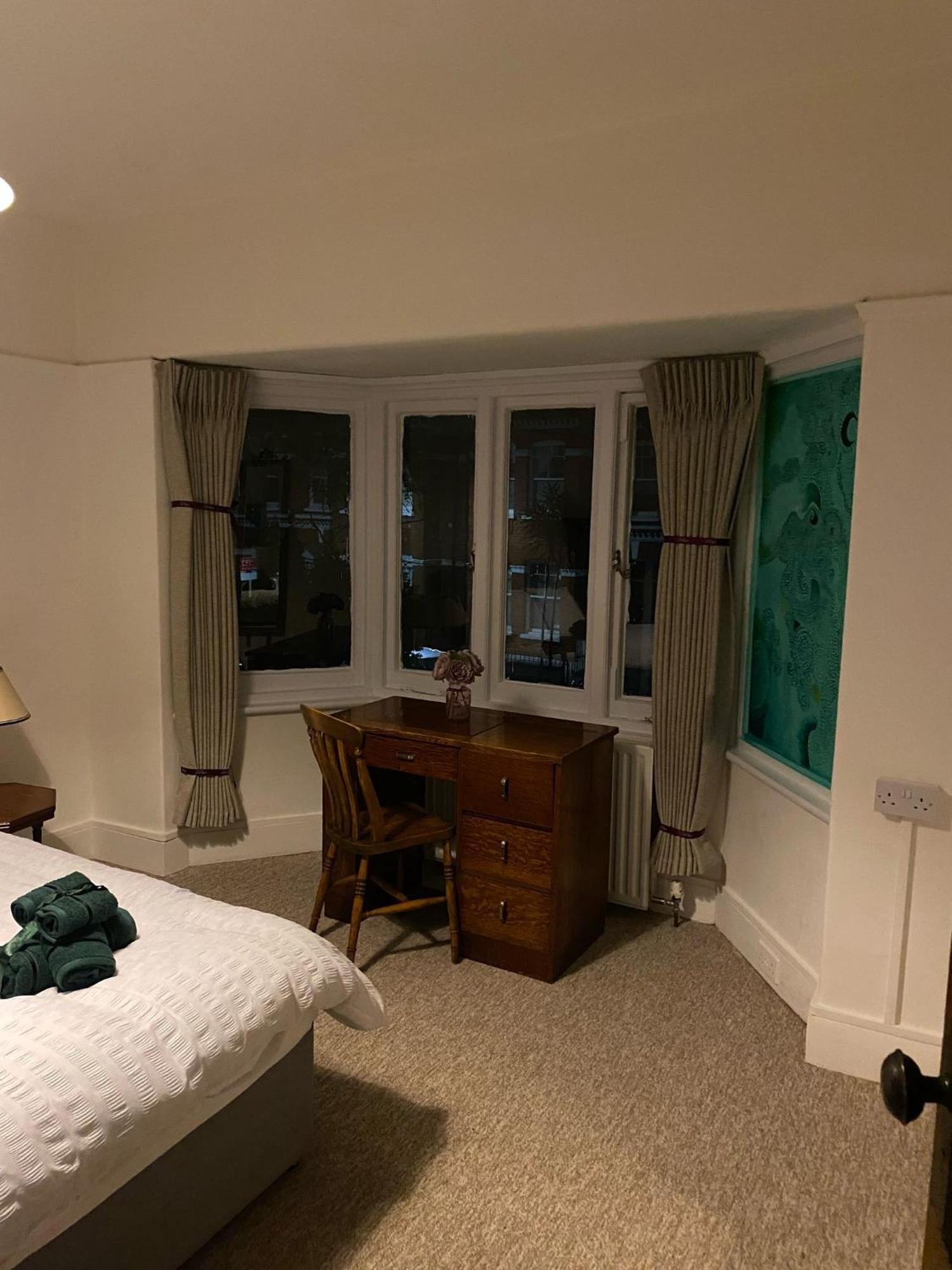 Spacious, Parkside 3.5bed House, Great Access! Lejlighed