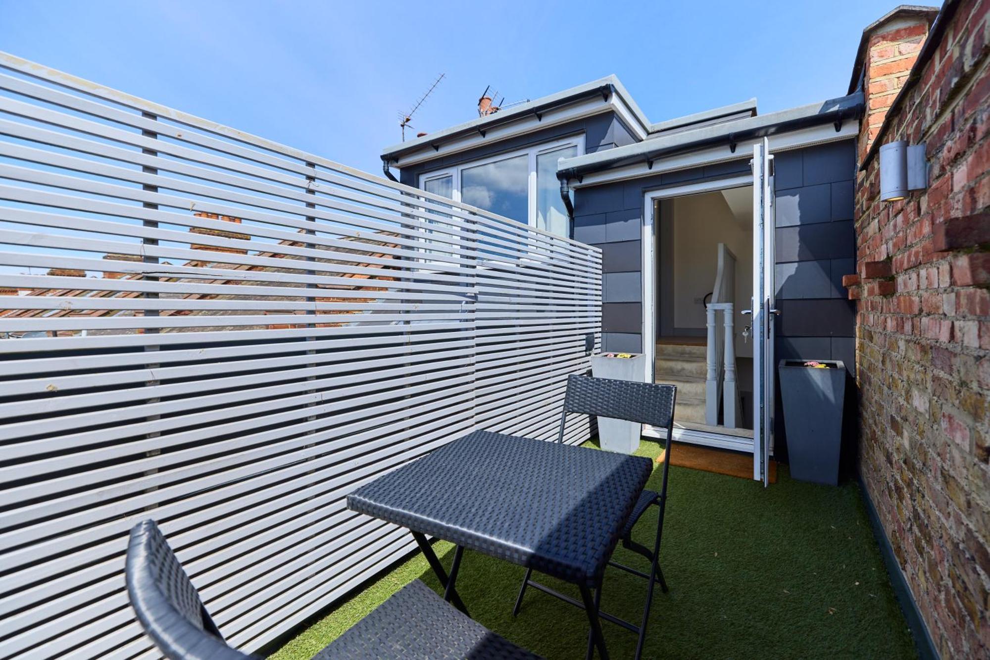 Lägenhet The Leghorn Quarters - Modern 3bdr With Balcony London