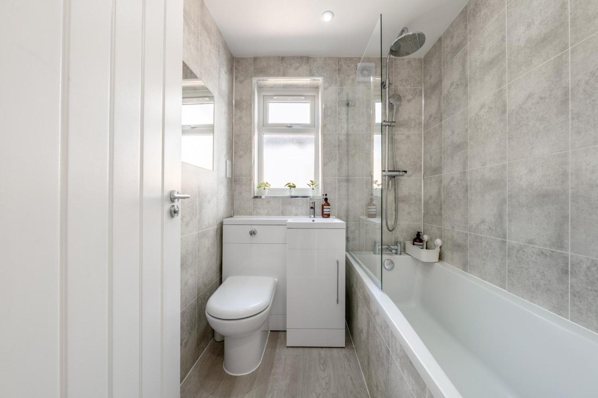 Entire 3 Bedroom House In - Canning Town, Airport, Excel * Londra