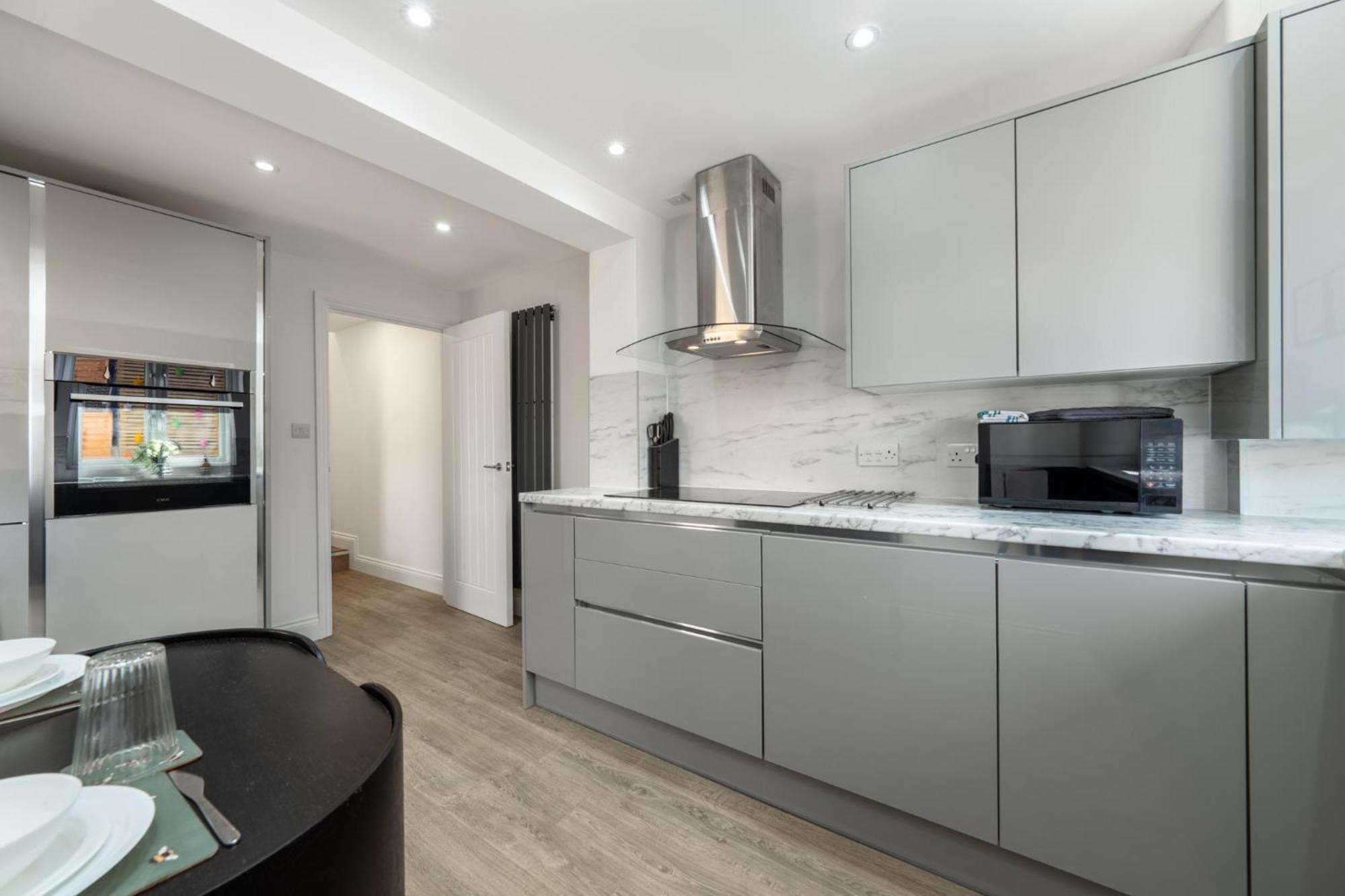 Entire 3 Bedroom House In - Canning Town, Airport, Excel Londra