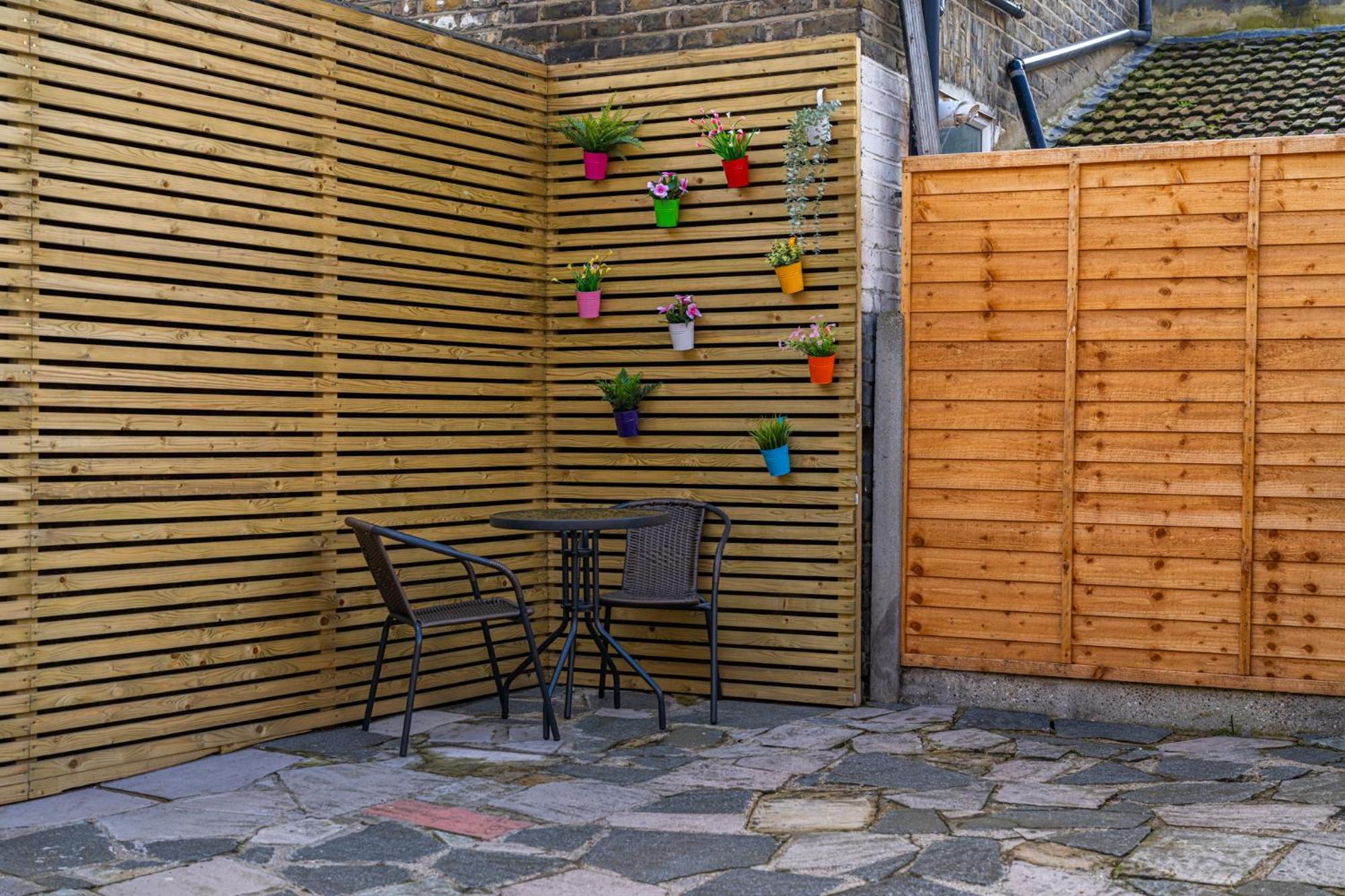 Appartamento Entire 3 Bedroom House In - Canning Town, Airport, Excel Londra