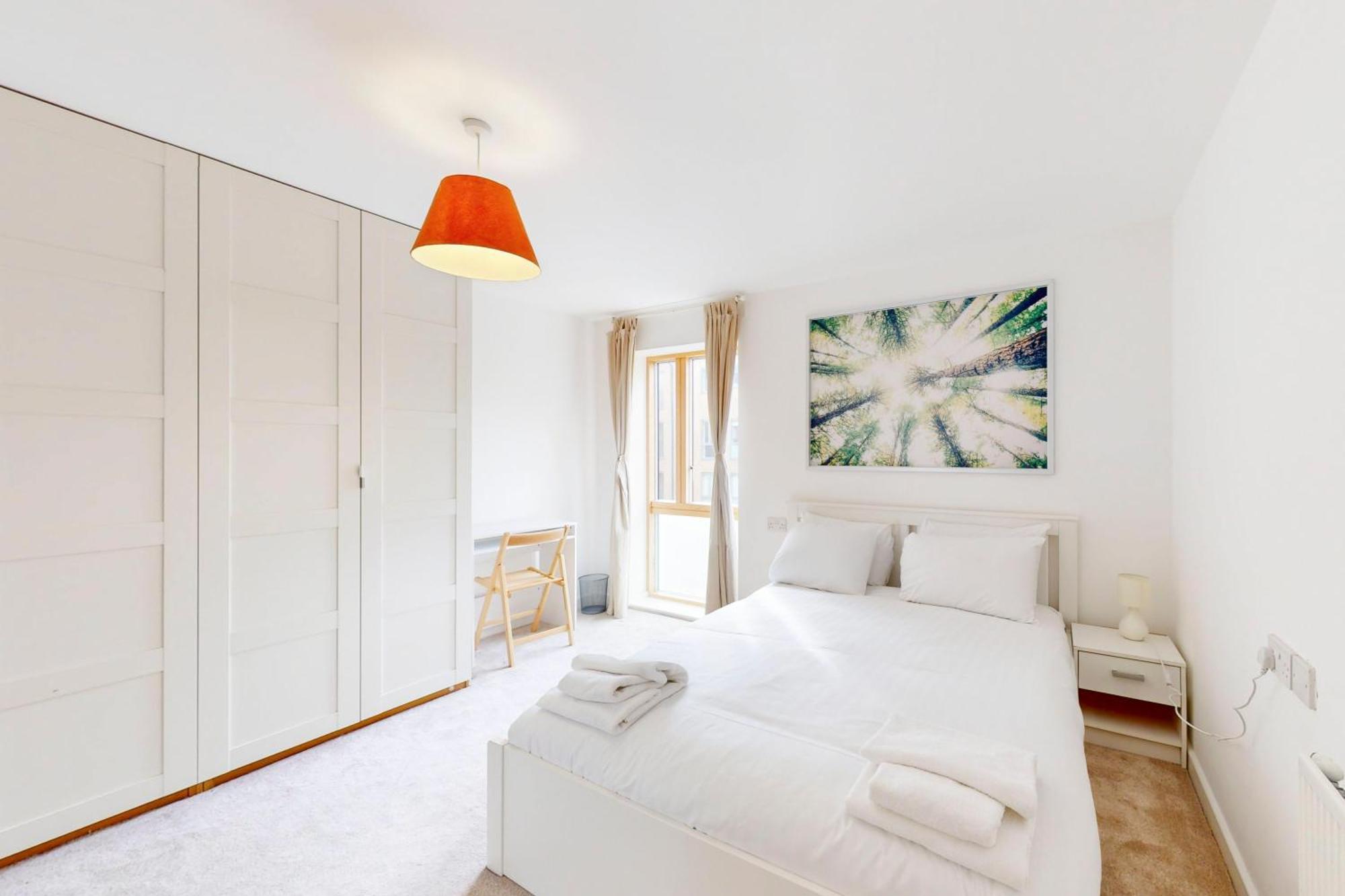 Spacious 3-bed With Balcony, 5-min Walk To Station Appartement *
