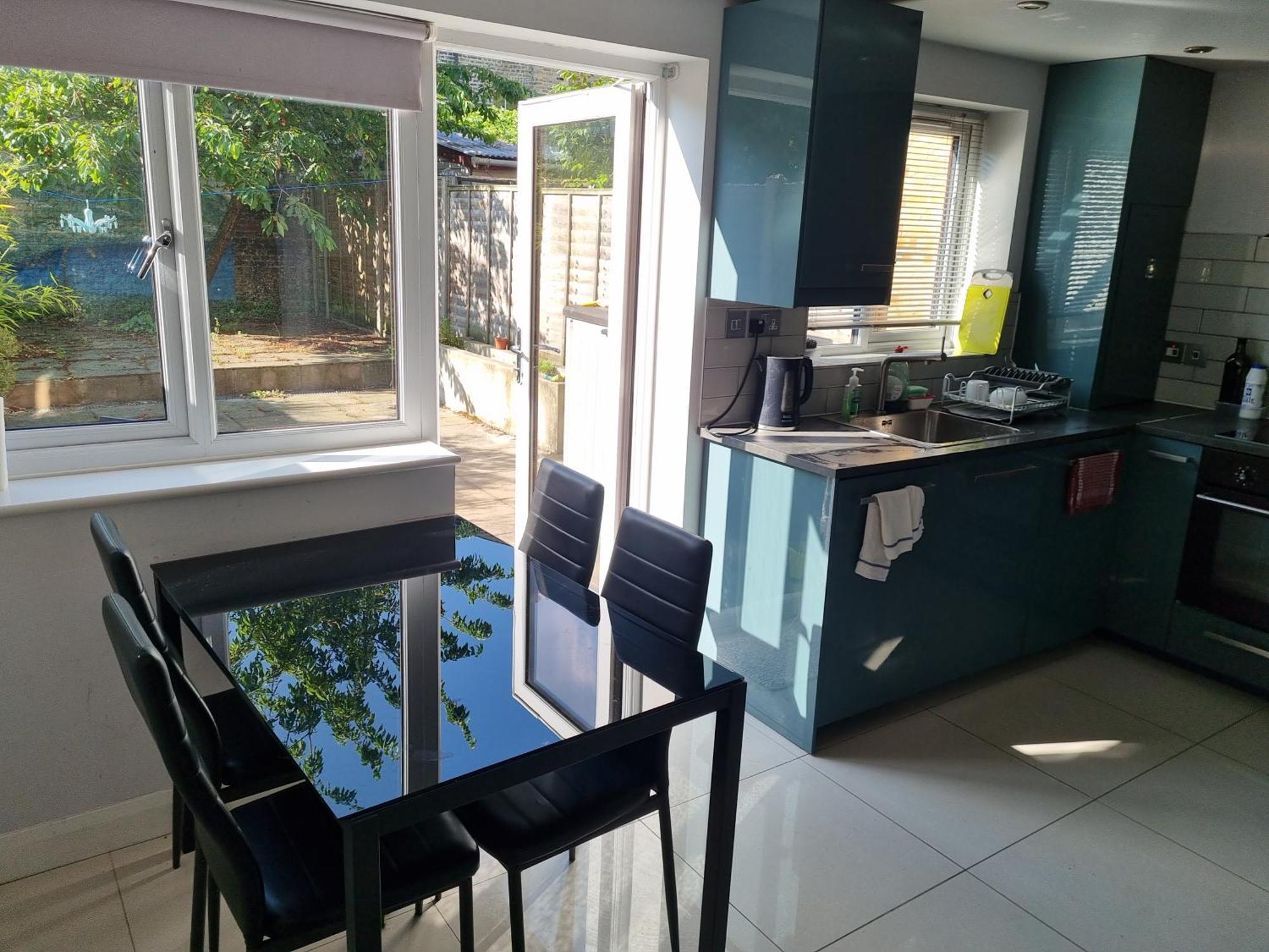 Zone 1 House With Secure Garden * Londen