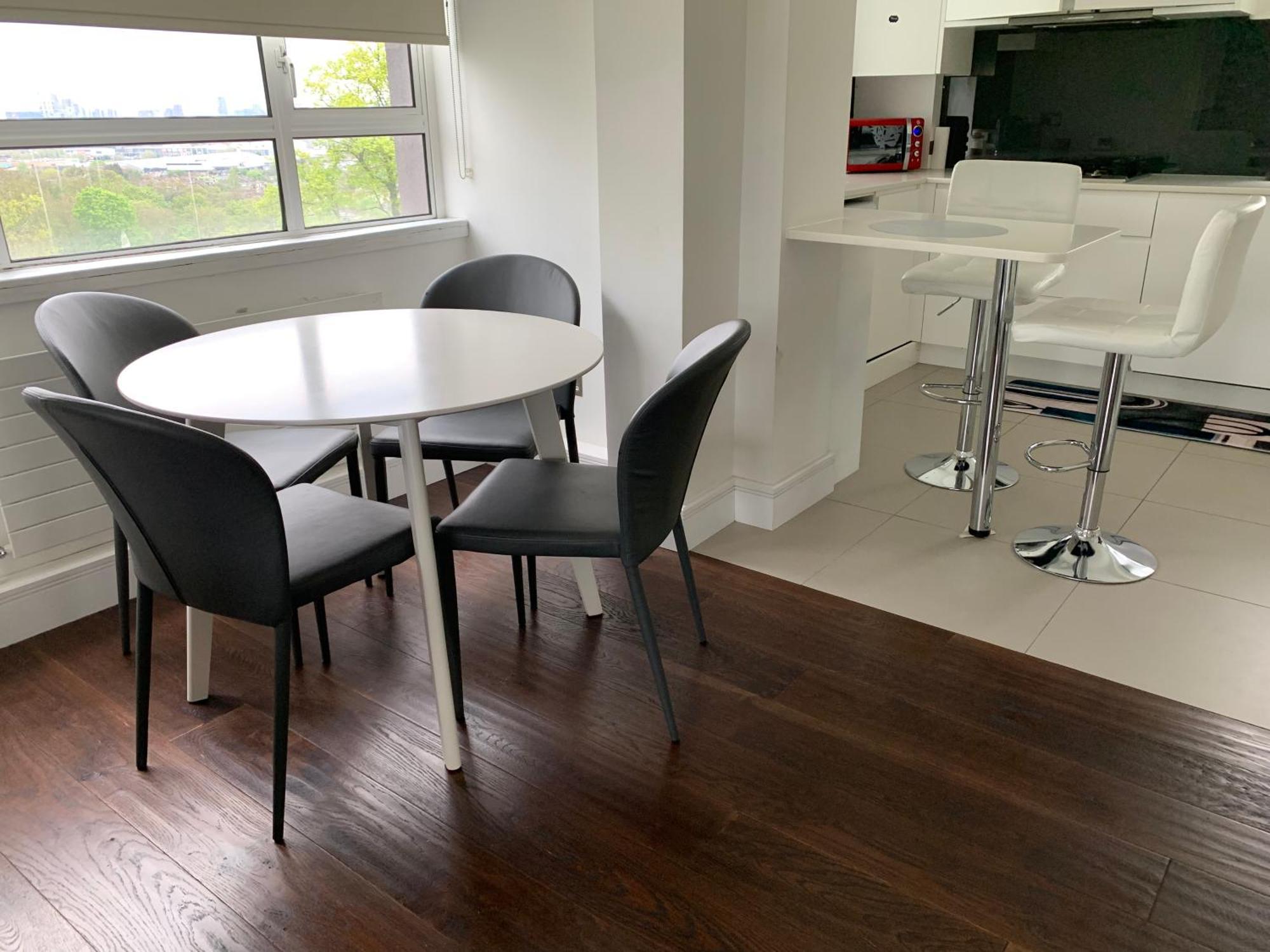 Relax, Play And Work In Lejlighed London