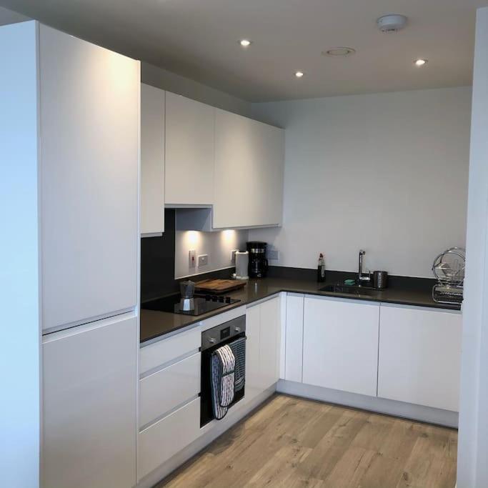 Entire Home/flat. View. Location. Transport. Apartment *