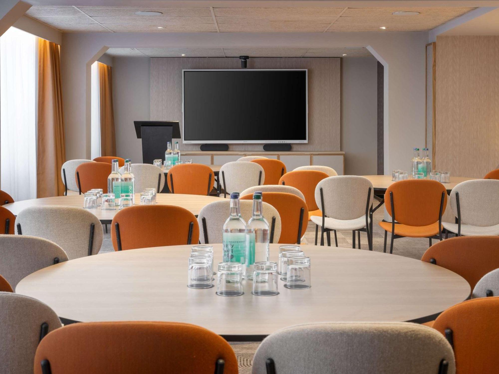 Ibis Earls Court Hotel 3*