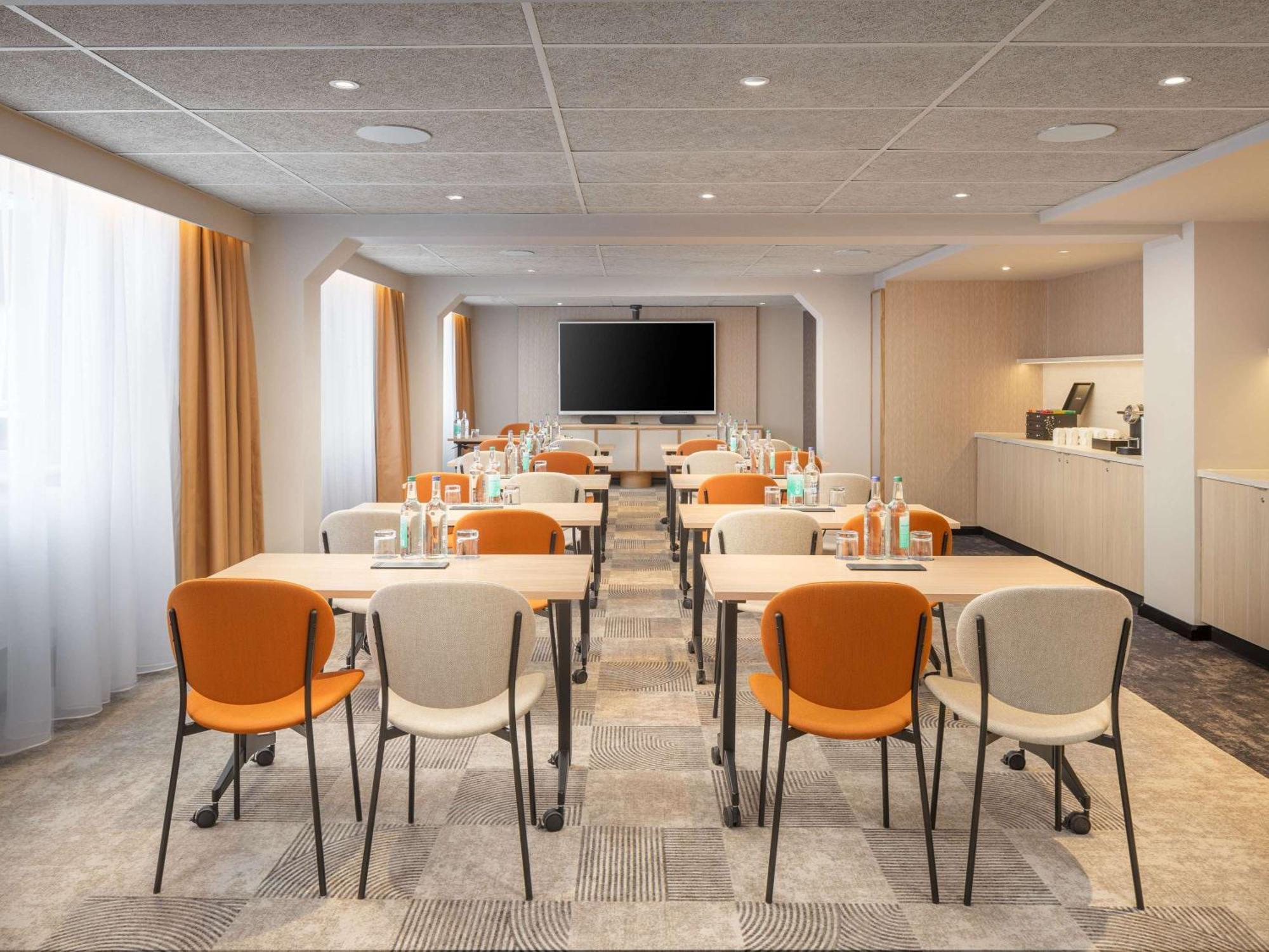 Ibis Earls Court Hotel 3*