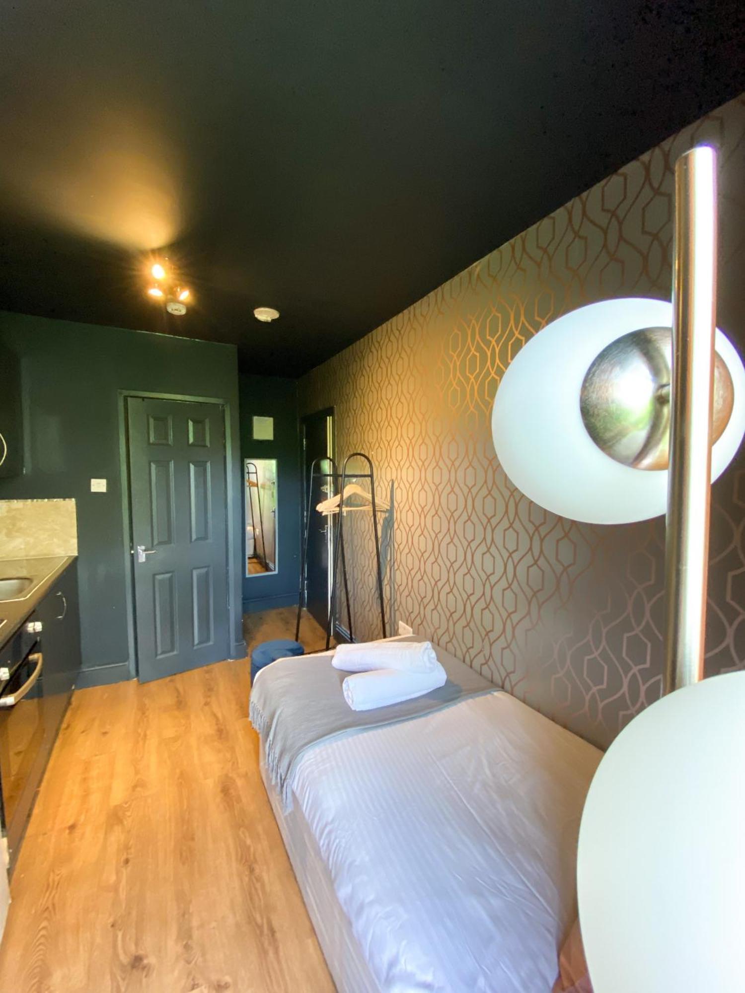 Holland Road Apartment