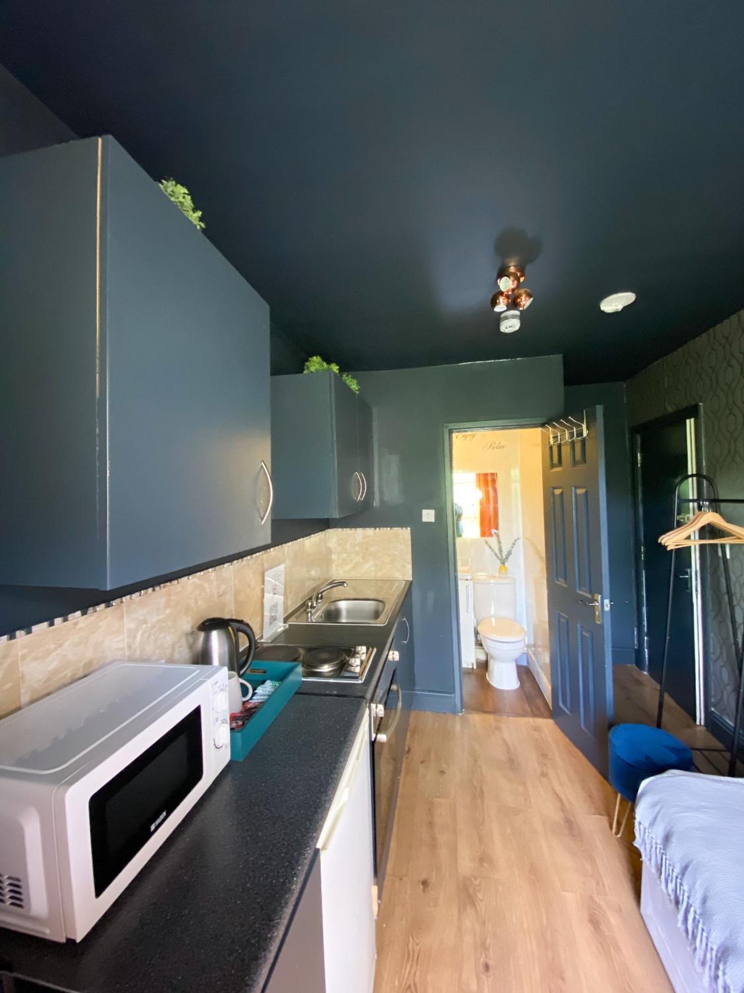 Holland Road Apartment