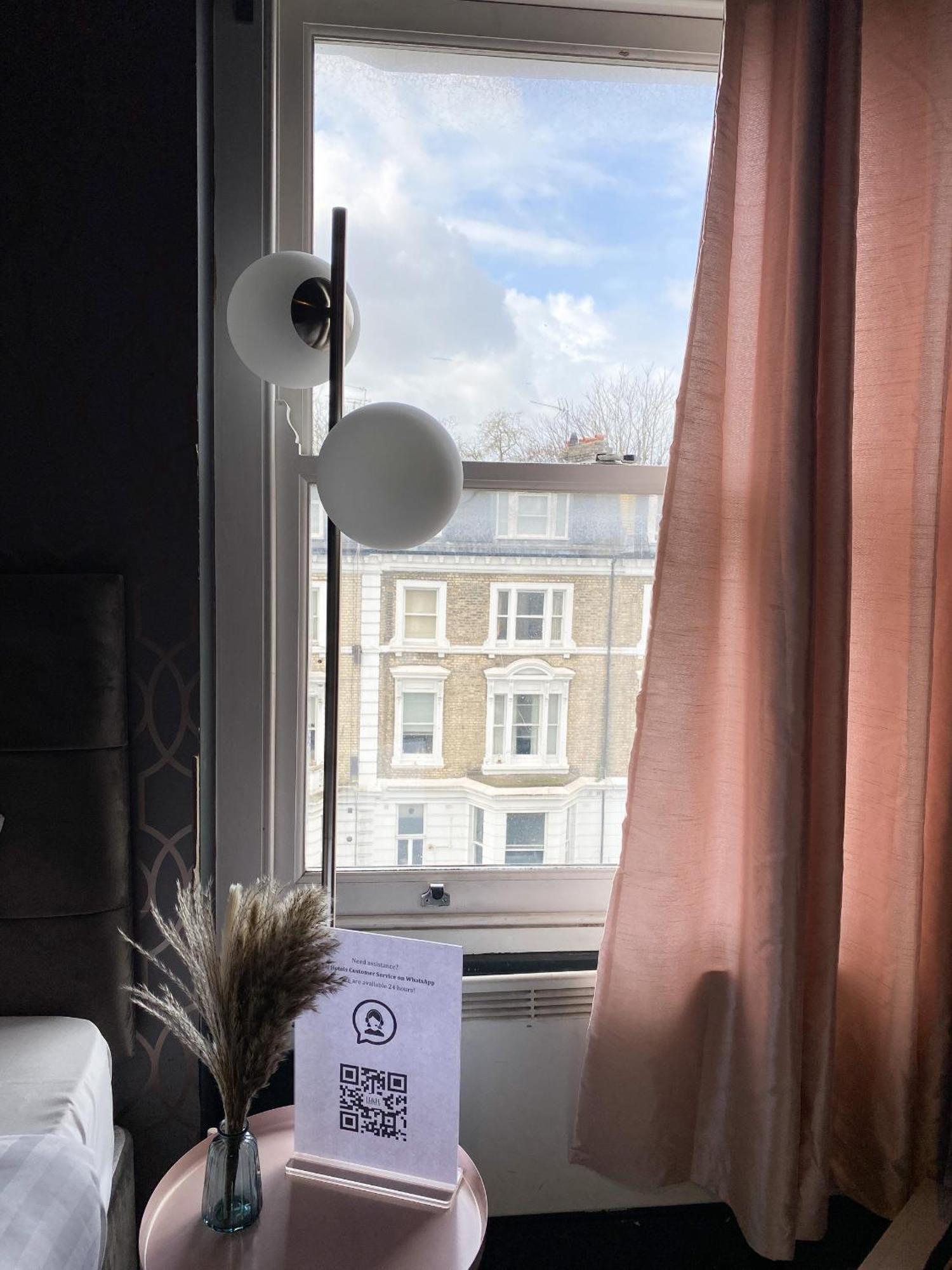 Holland Road Apartment *