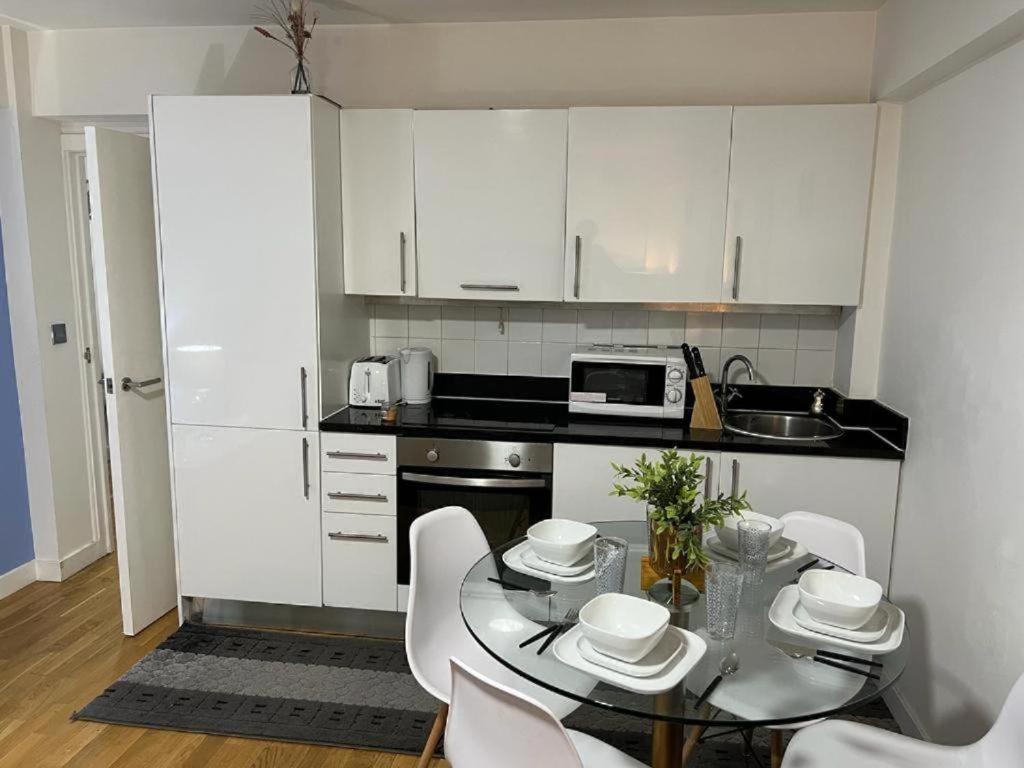 Two Bedroom Edgware Road Lägenhet