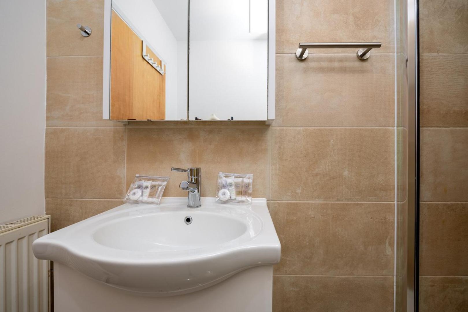 Guestready - Bow's Delight Near Stadium * London