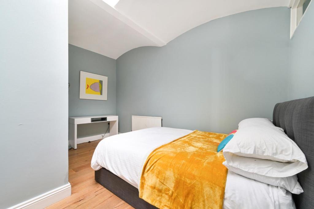 Cozy Hideaway In South Ken! *