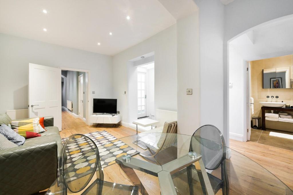 Cozy Hideaway In South Ken! *