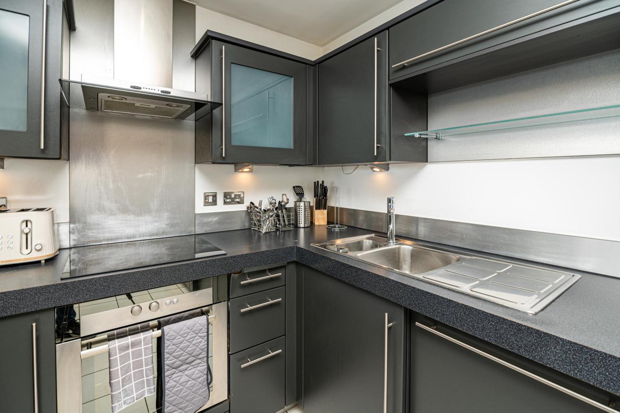 Excel Waterfront Serenity Apartment *