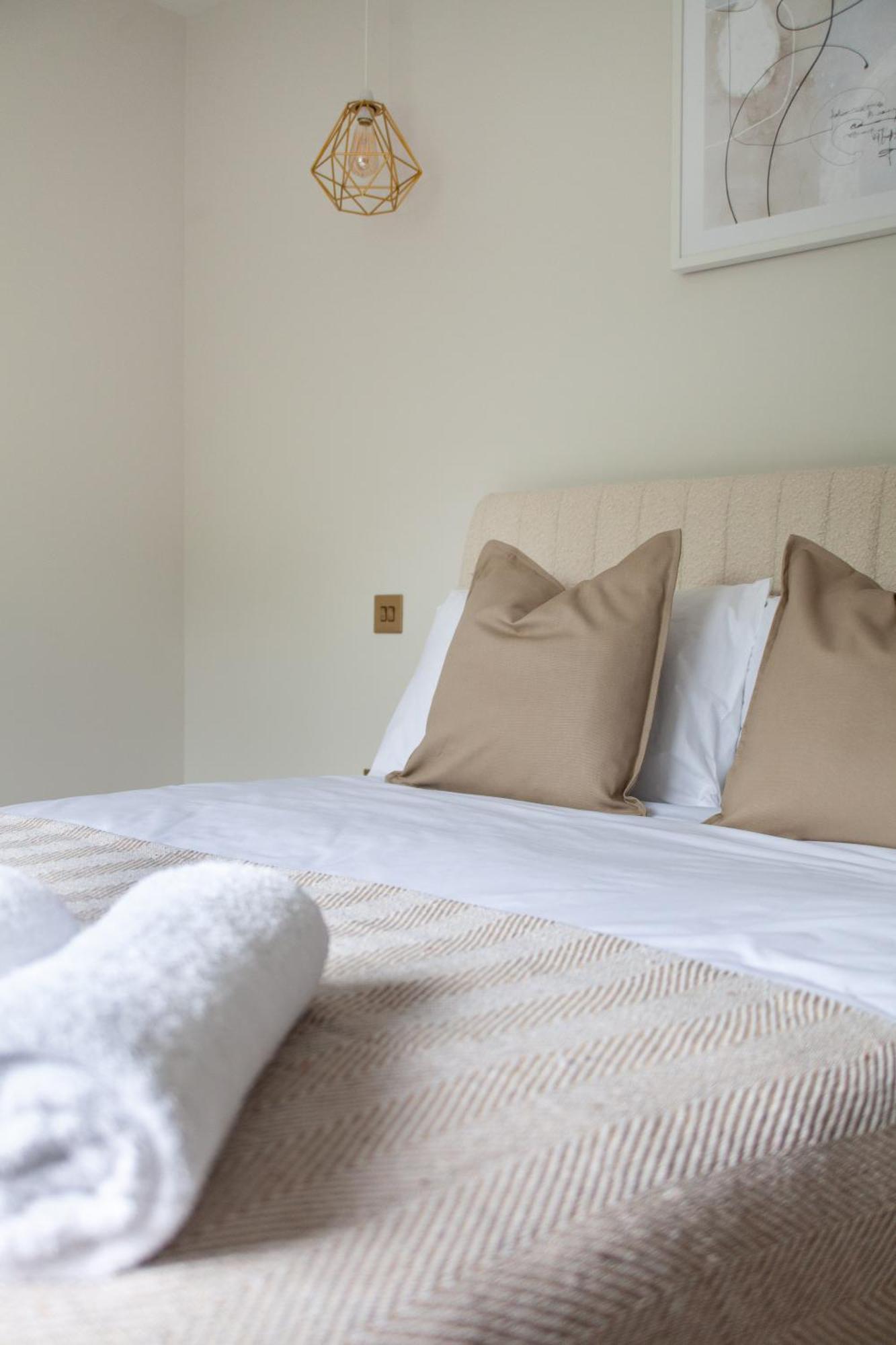 Apartment Arte - Serviced For Leisure And Business - Private Parking - 12 Minutes Walking From Wembley Stadium