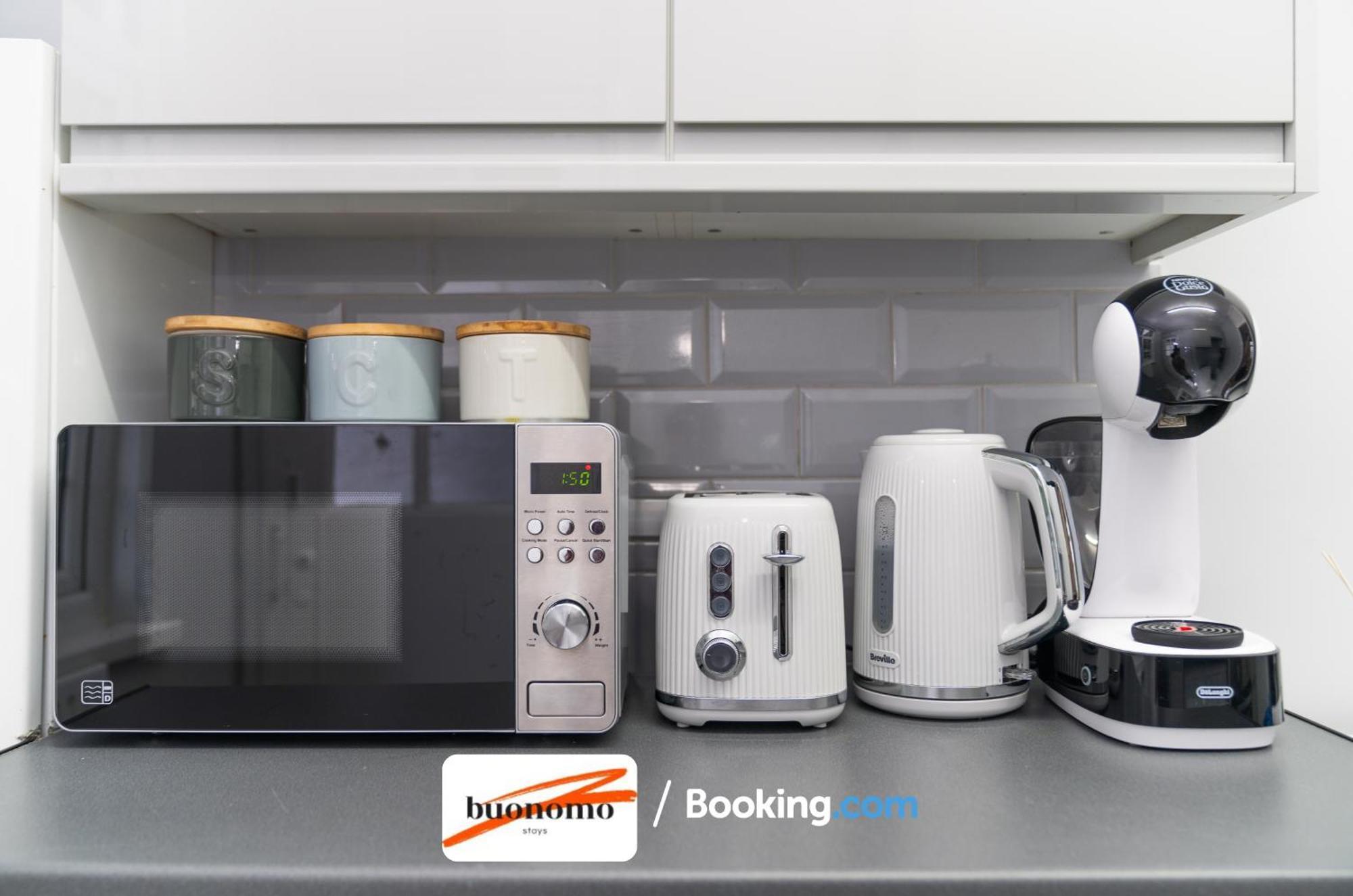 Appartement Two Bedroom By Buonomo Short Lets & Serviced With Balcony